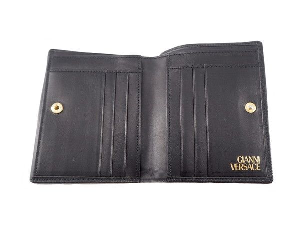 VERSACE　ヴェルサーチ　二つ折り財布　折り財布　財布　レザー　太陽神 GIANNI VERSACE・ジャンニ ヴェルサーチ 太陽チャーム 二つ折り