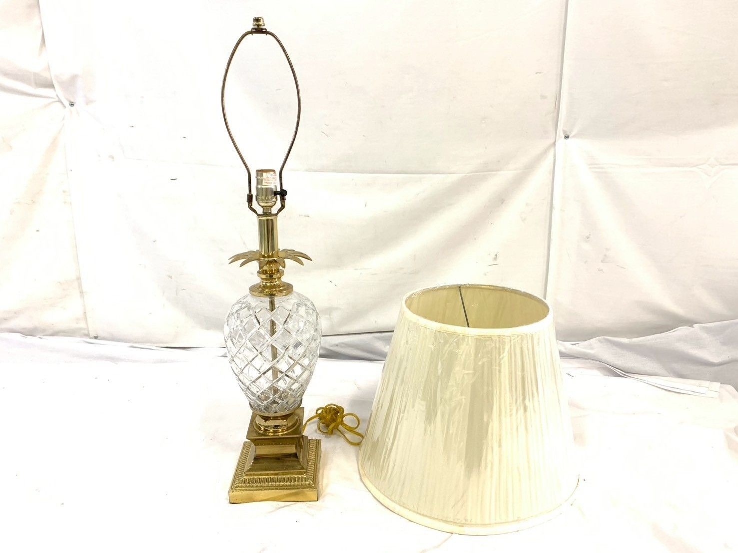 米軍 放出品 Trinity Lighting クリスタルガラス テーブルランプ 米軍 放出品 Trinity Lighting クリスタルガラス テーブルランプ 米軍
