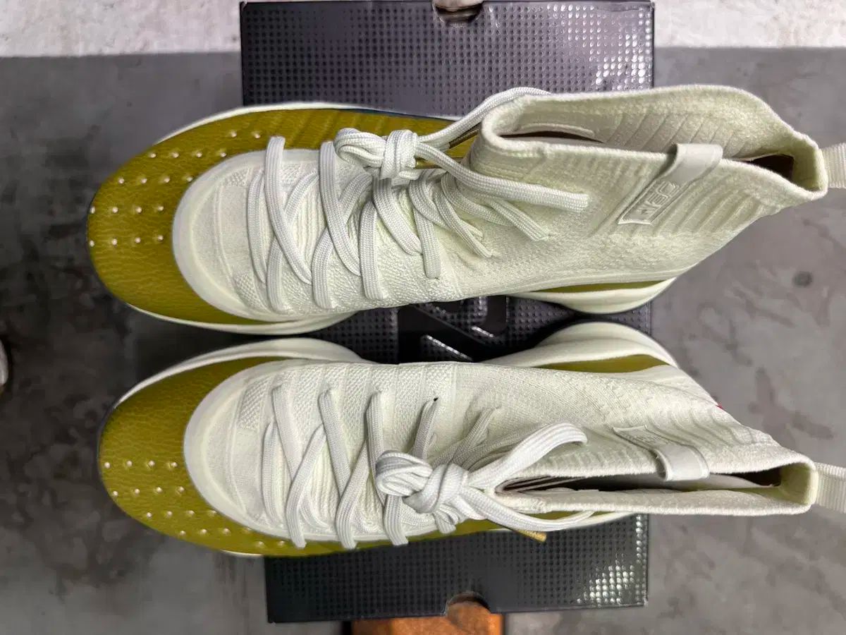 アンダーアーマー curry4 28.0㎝　おまけ付 アンダーアーマー公式】 カリー4 レトロ（バスケットボール/MEN）