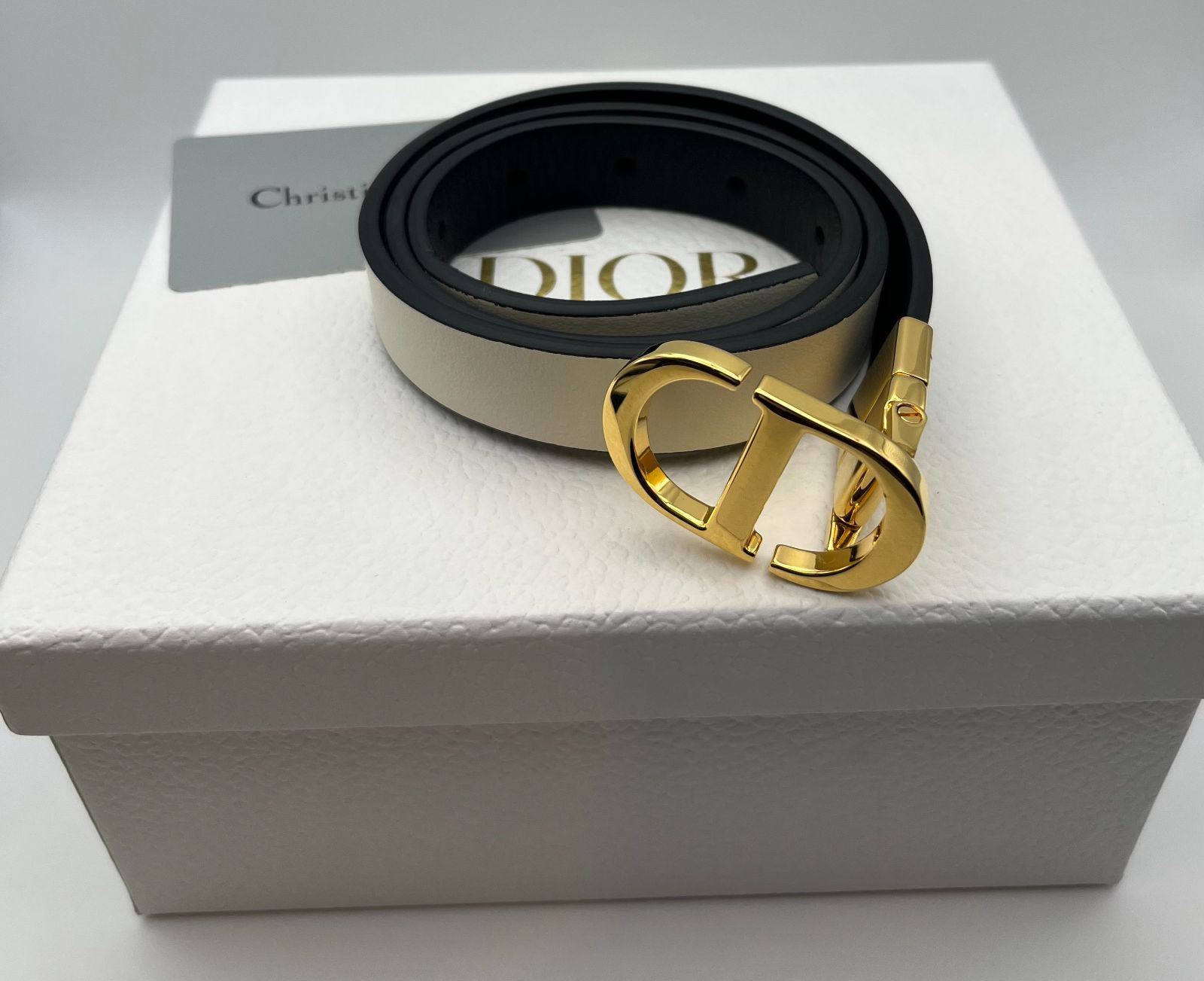 希少✨クリスチャンディオール　ベルト　ラインストーン　レザー　ホワイト 美品】Dior ディオール ベルト ホワイト 79cm レディース - メルカリ