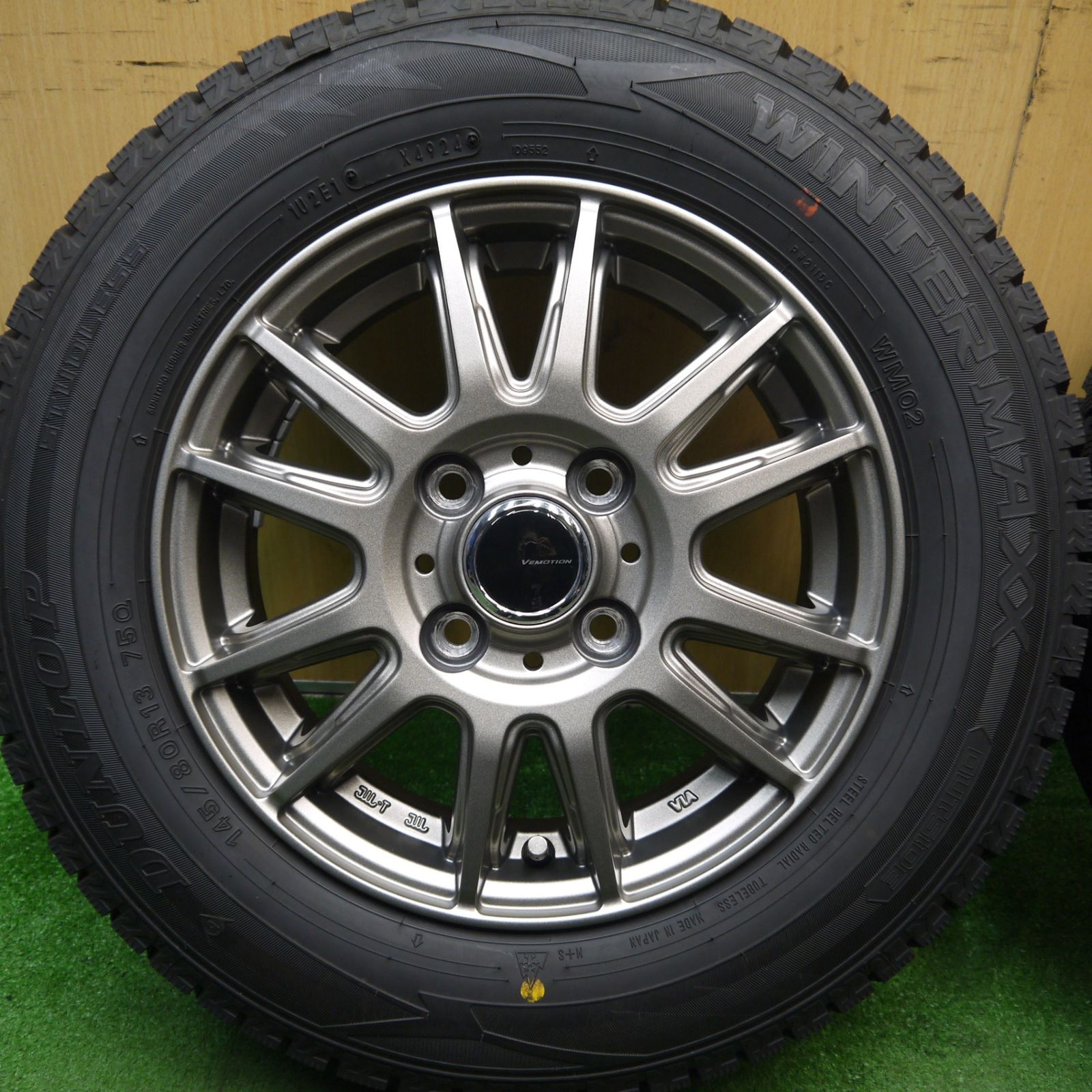 バリ溝！24年！キレイ！ほぼ10分☆スタッドレス 145/80R13