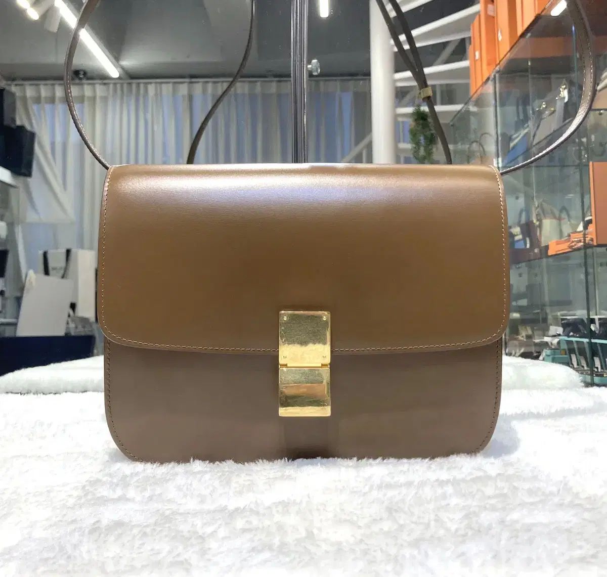 新品未使用 旧ロゴ セリーヌ クラシックボックス ミディアム CELINE 楽天市場】セリーヌ CELINE クラシックボックス ミディアム ショルダー