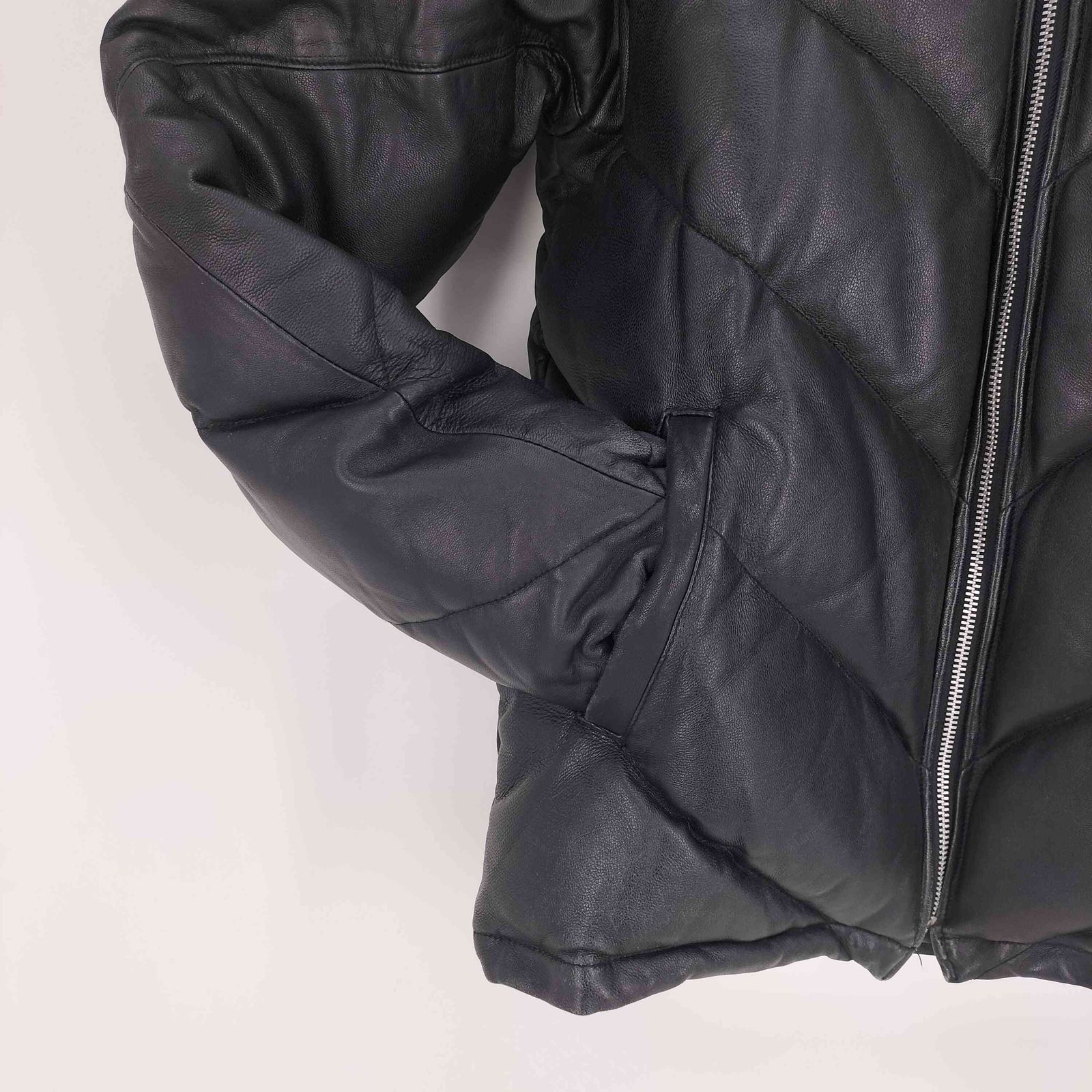 USED古着(ユーズドフルギ) VELVET GLOVE ラムレザー ラグランスリーブ ダウン ジャケット 中古 古着 0604 ユーズドフルギ USED古着 VELVET GLOVE ラムレザー ラグラン