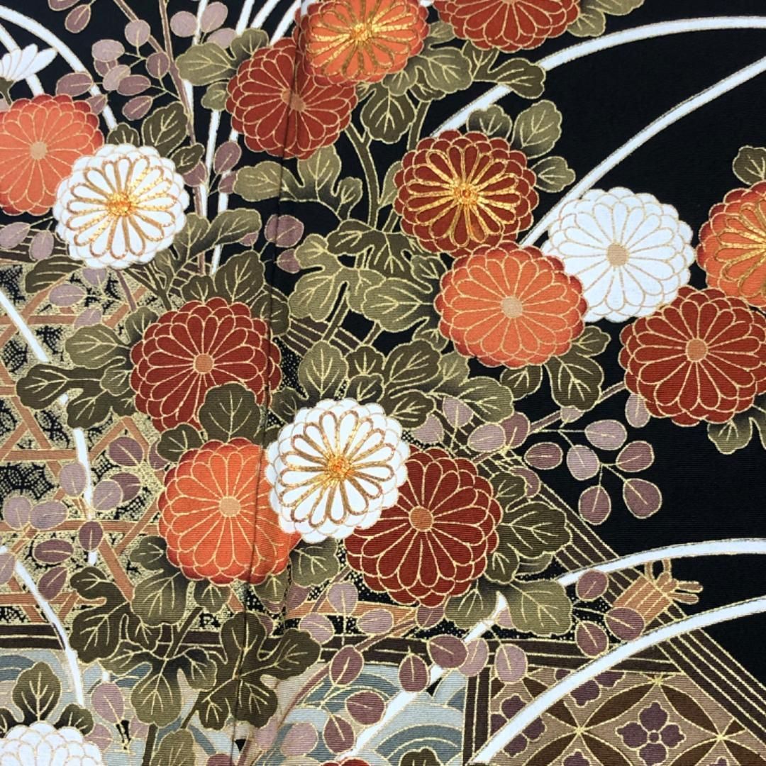 黒留袖 宝尽くし 松花模様 七宝 亀甲 蜀江 金彩 金駒刺繍 KK-1551 黒留袖 エ霞に花七宝 宝尽くし 花模様 金駒刺繍 K-5205 - メルカリ