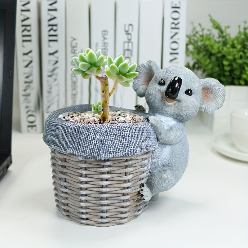 鉢植え 植木鉢 プランター プラントポット フラワーポット ガーデニング 樹脂 屋内 屋外 インテリア 庭 玄関 カゴにぶら下がっているコアラ こあら 可愛い 多肉植物 サボテン 鉛筆立てにも