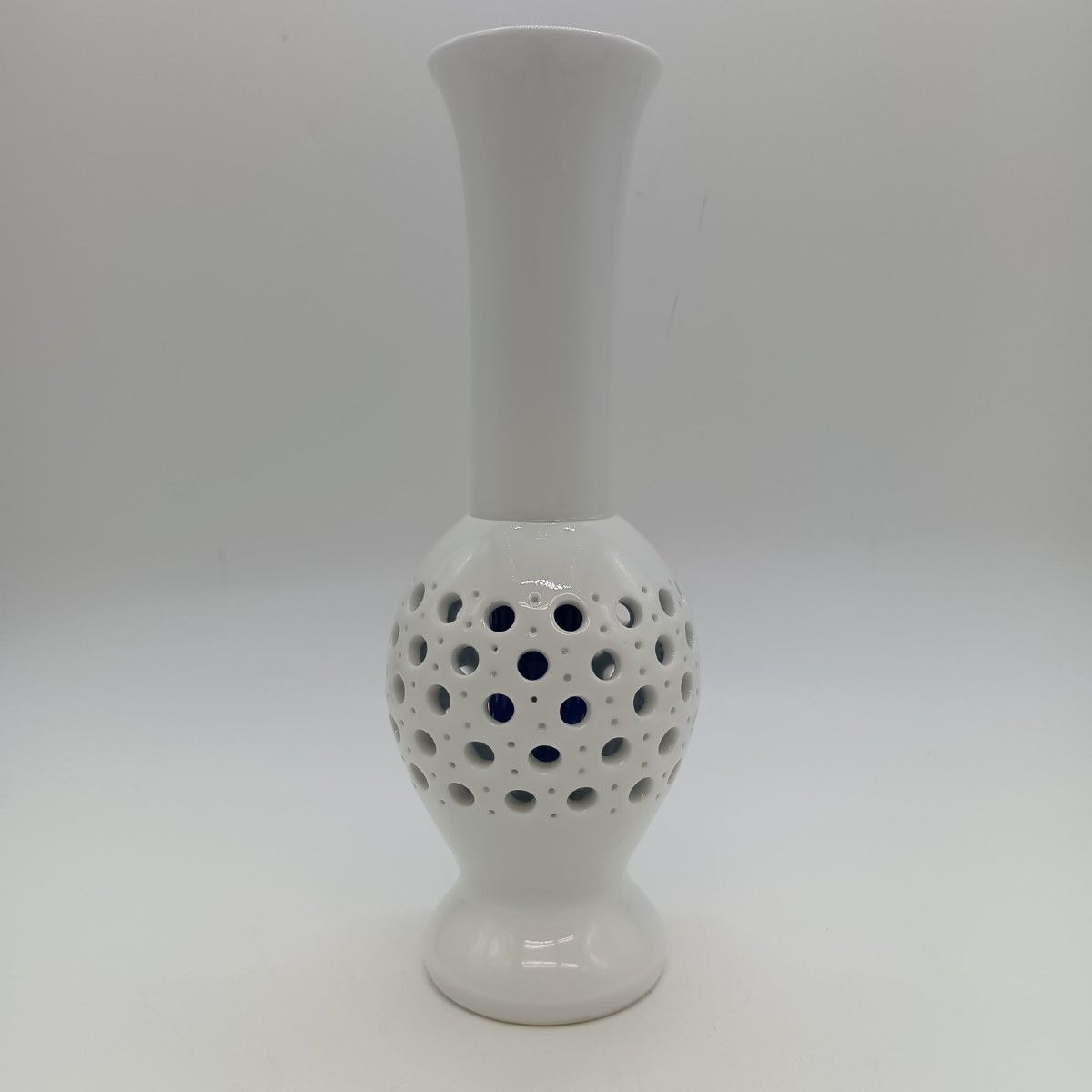 平戸 三川内焼 十三代 福本玉泉作 白磁 獅子蓋 透彫 達磨