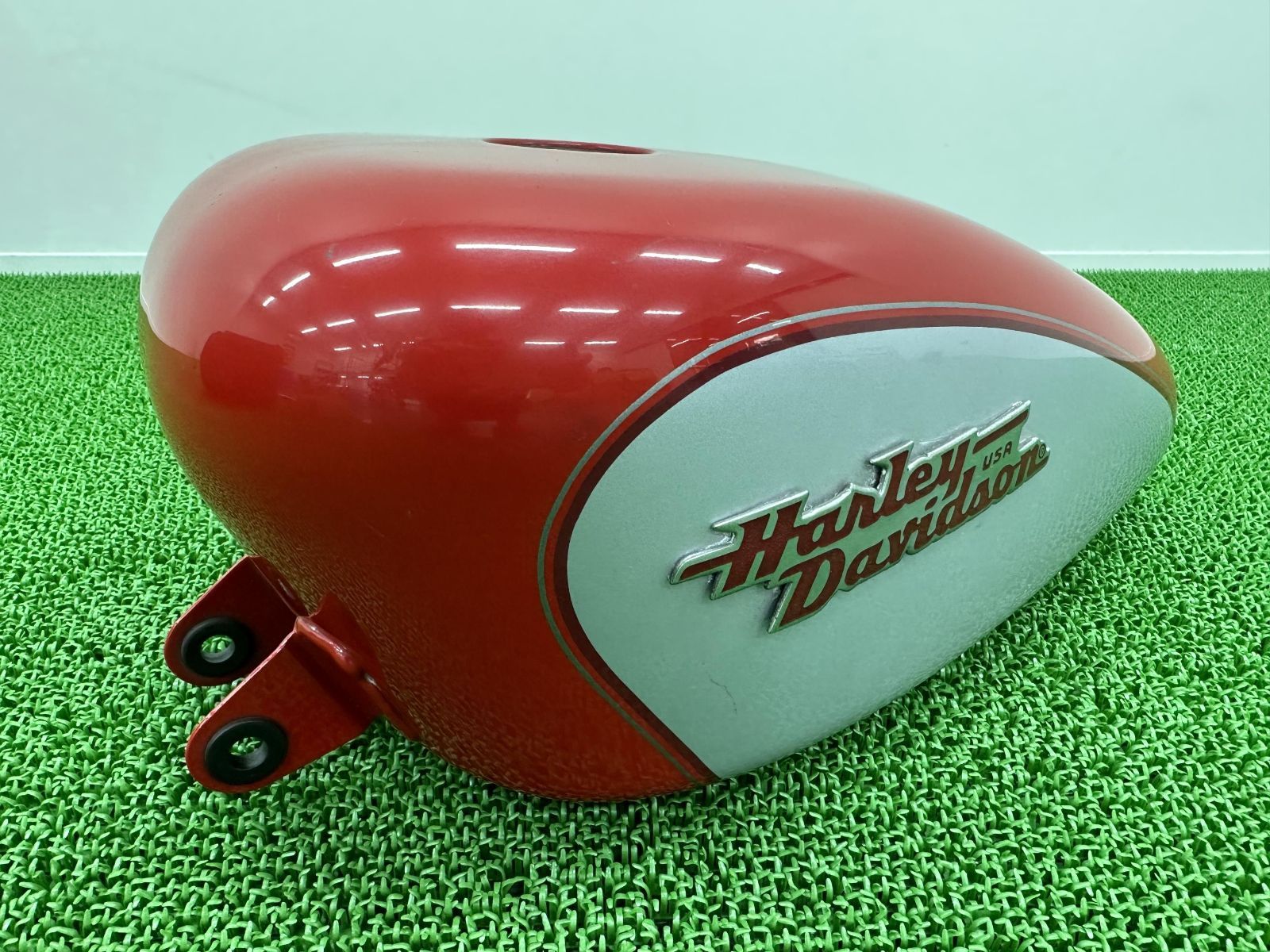 XL1200C タンク 赤/銀 ハーレー 純正 バイク 部品 スポーツ XL1200C タンク 赤/銀 ハーレー 純正 バイク 部品 スポーツ