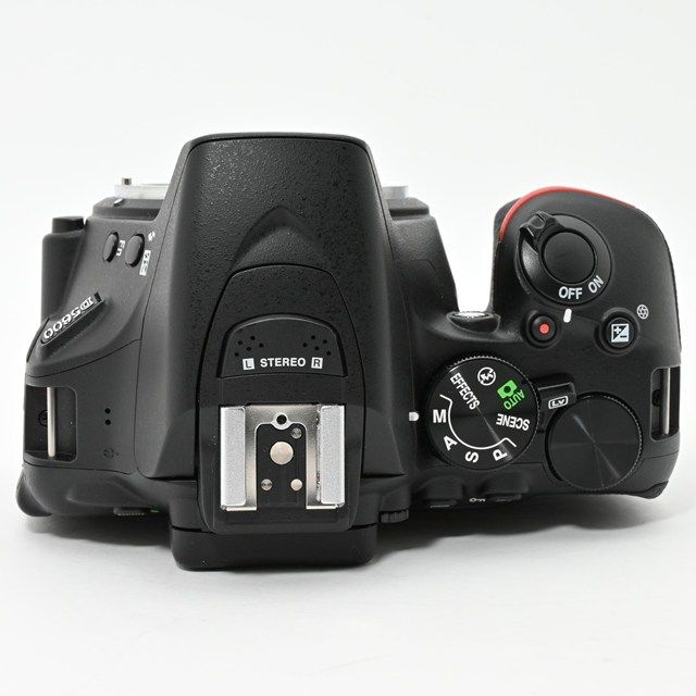 Nikon◇デジタル一眼カメラ D5600 ダブルズームキット Nikon (ニコン