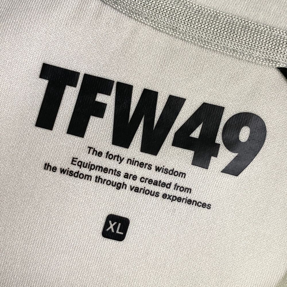 本日限定TFW49 グレーパーカーサイズXL
