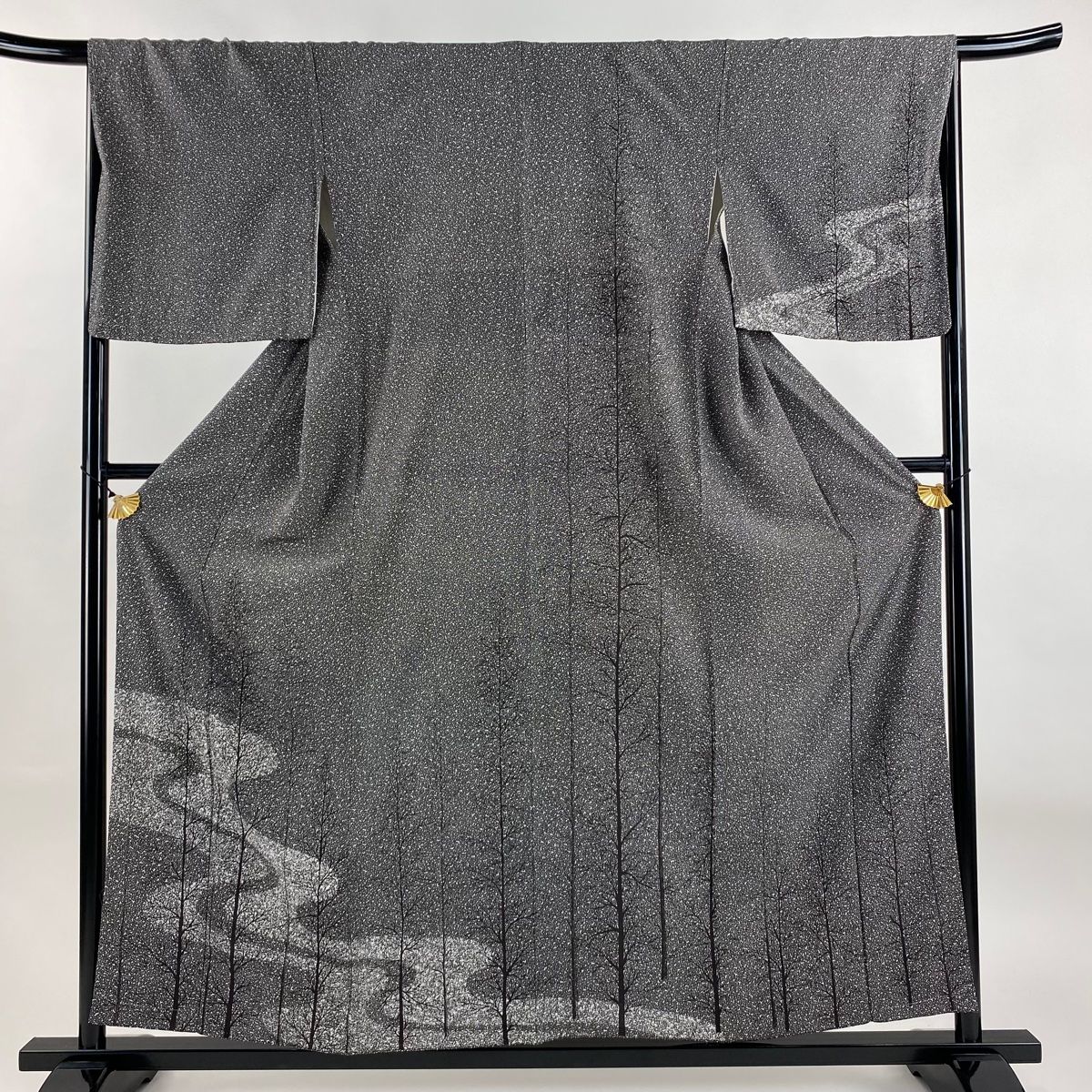 付下げ 身丈157cm 裄丈65.5cm M 袷 樹木 霞 黒灰 正絹 秀品