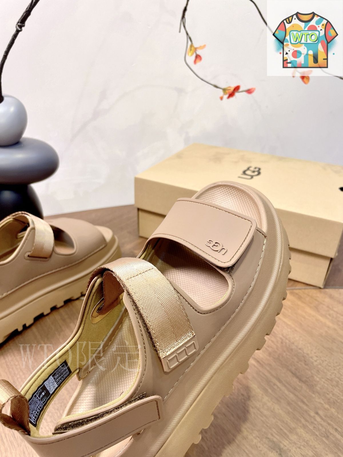 UGG マジックテープ 厚底サンダル02-AK79 - メルカリ