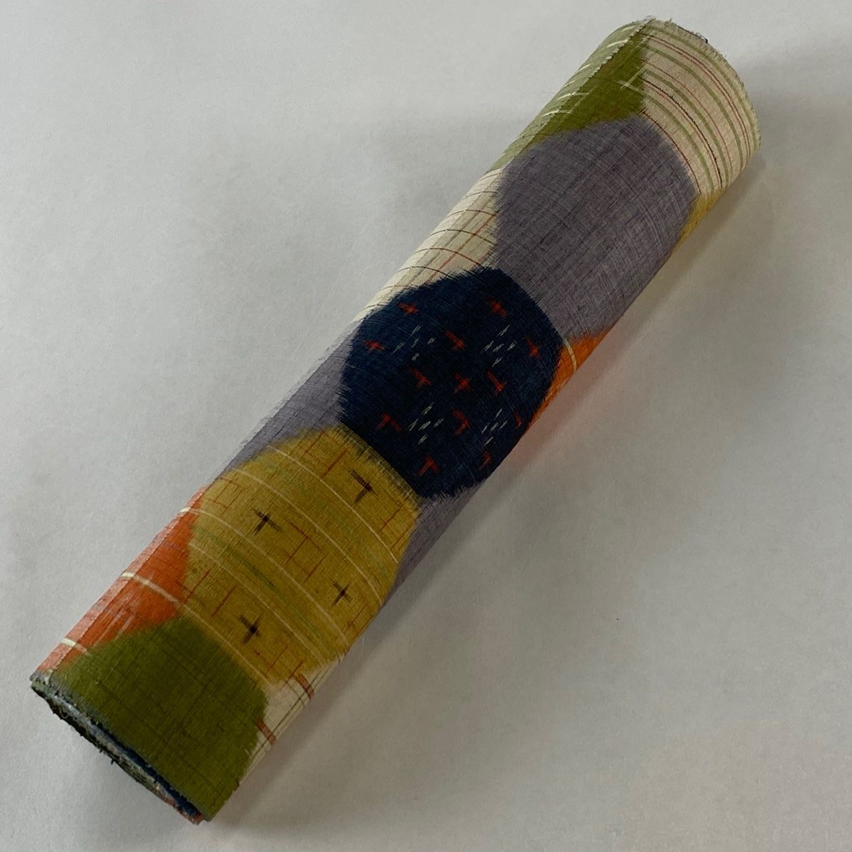 反物 秀品 紬 亀甲 燕 薄茶色 正絹 【中古】 反物 名品 大島紬 証紙 寄せ柄