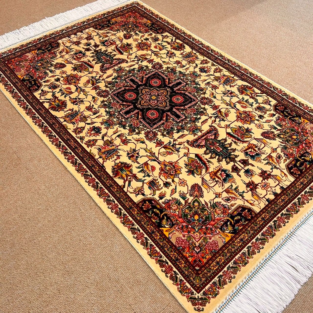 モダール絨毯 イラン