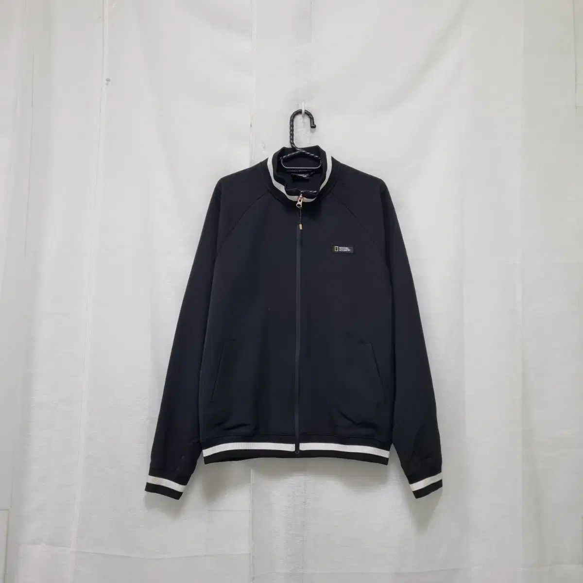 新品♡美品♡タグ付NATIONAL GEOGRAPHIC トレーナー M 紺色