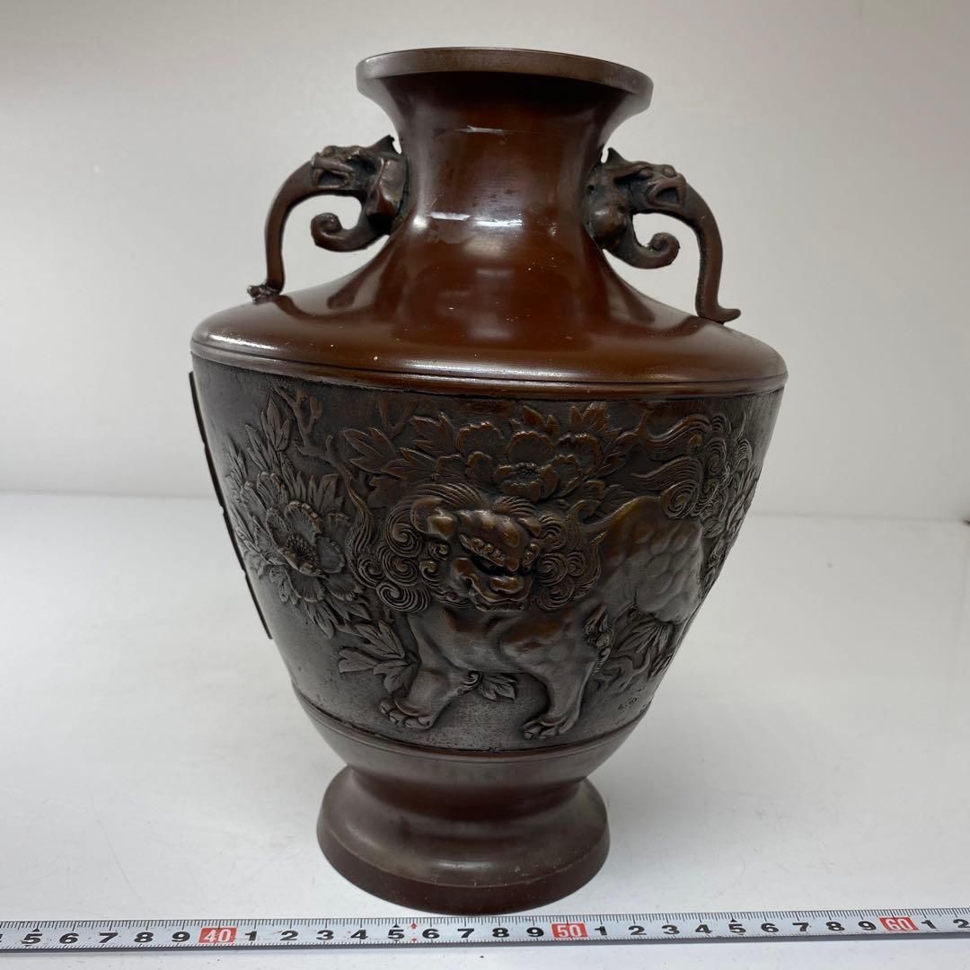 銅製 浮彫 獅子の図 花瓶 トヒチサ 東さ5-0902