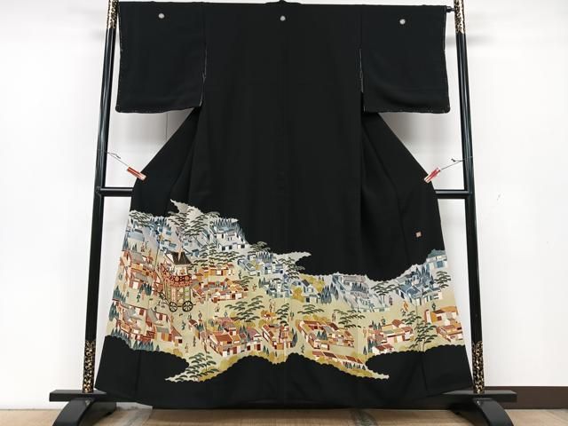 ゆりのはな　未使用品　黒留袖　京友禅金彩ボカシ　作家物　松竹梅に風景画　C702 ゆりのはな 未使用品 黒留袖 京友禅金彩ボカシ 作家物 松竹梅