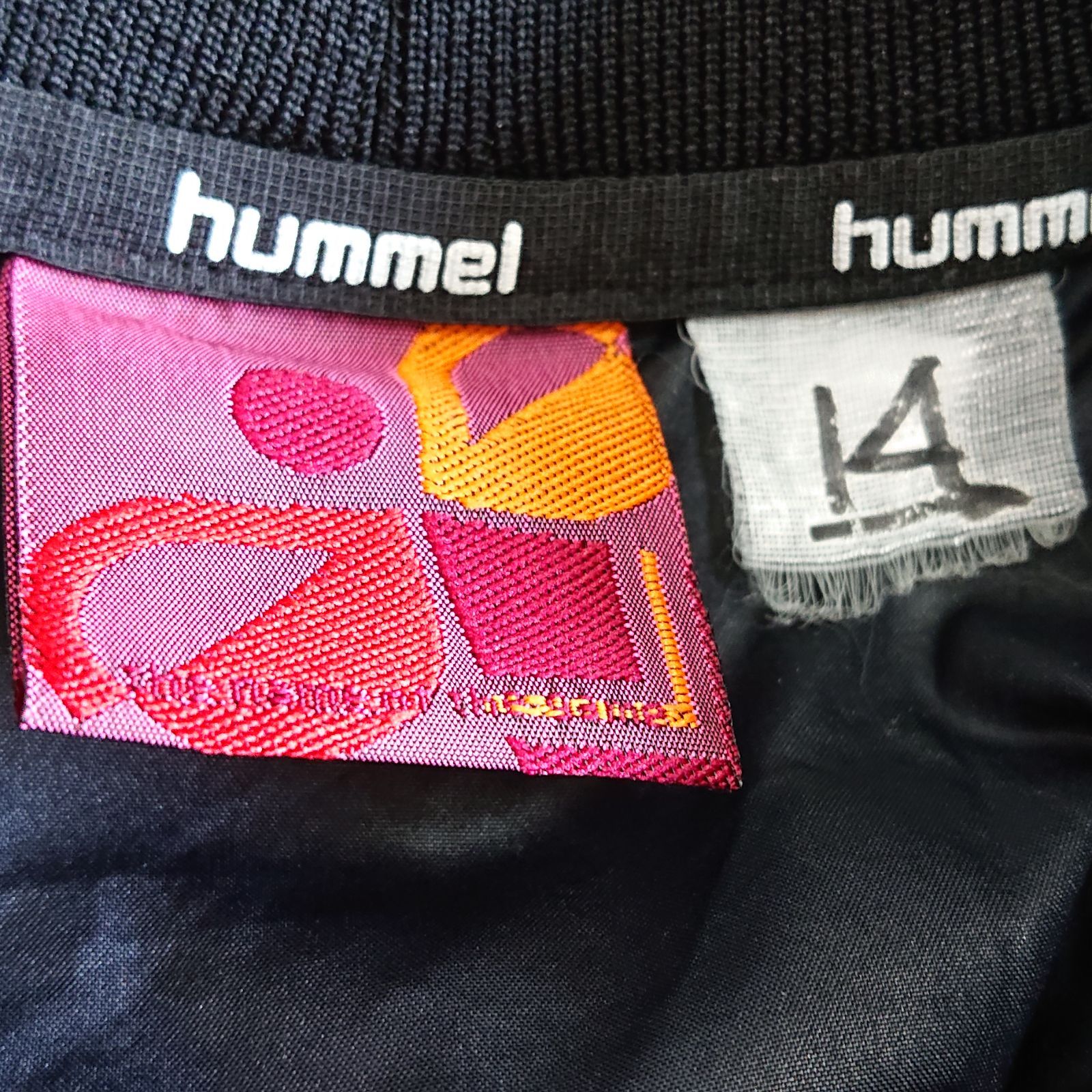 (^w^)b hummel ヒュンメル トレーニング ウェア スポーツ 運動 練習着 メッシュ 半袖 ピステ サッカー ロゴ プリント シンプル カジュアル ブラック 黒 メンズ