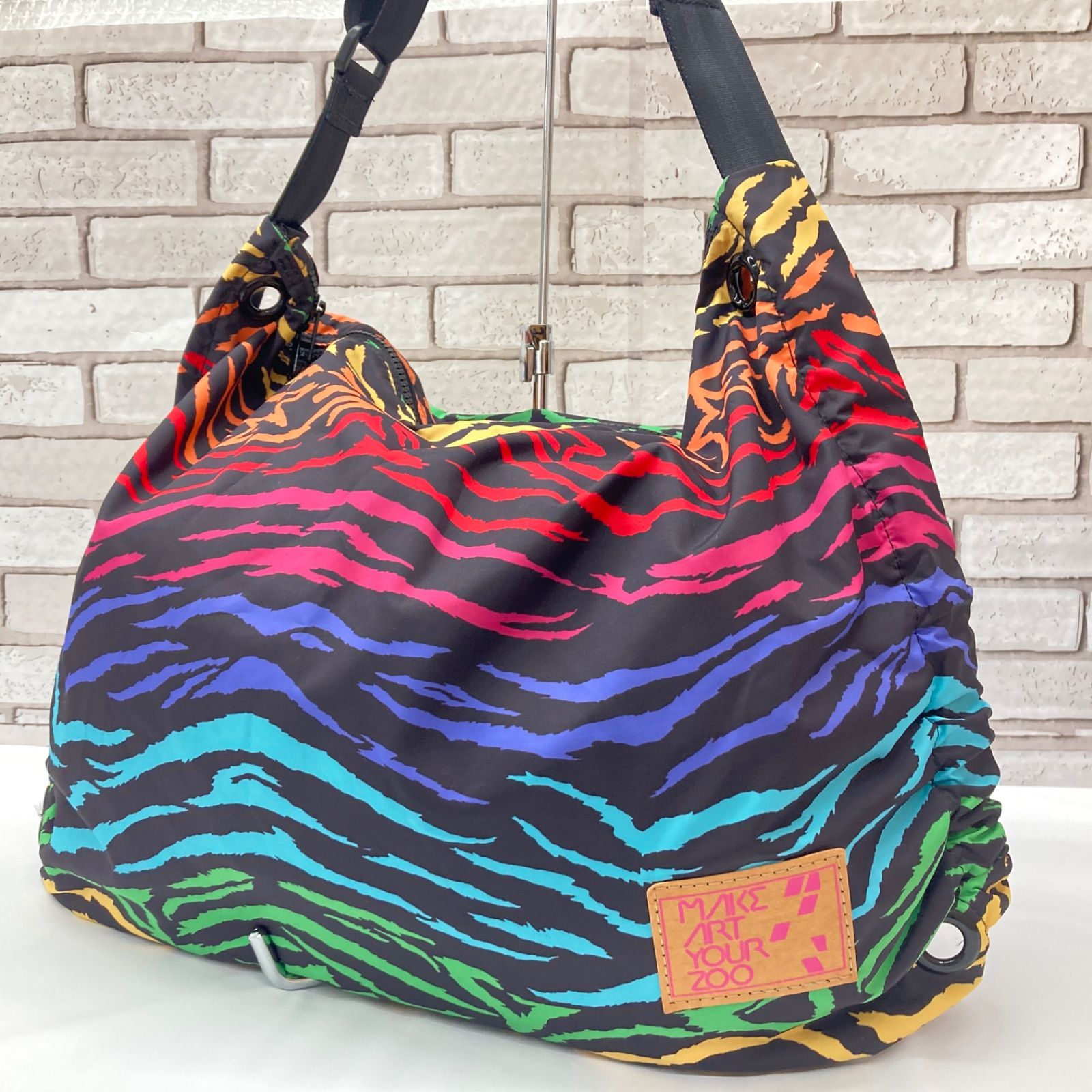 MAKE ART YOUR ZOO ナイロン2wayショルダーバッグ ジラフ柄 MAKE ART YOUR ZOO ナイロン2wayショルダーバッグ ジラフ柄