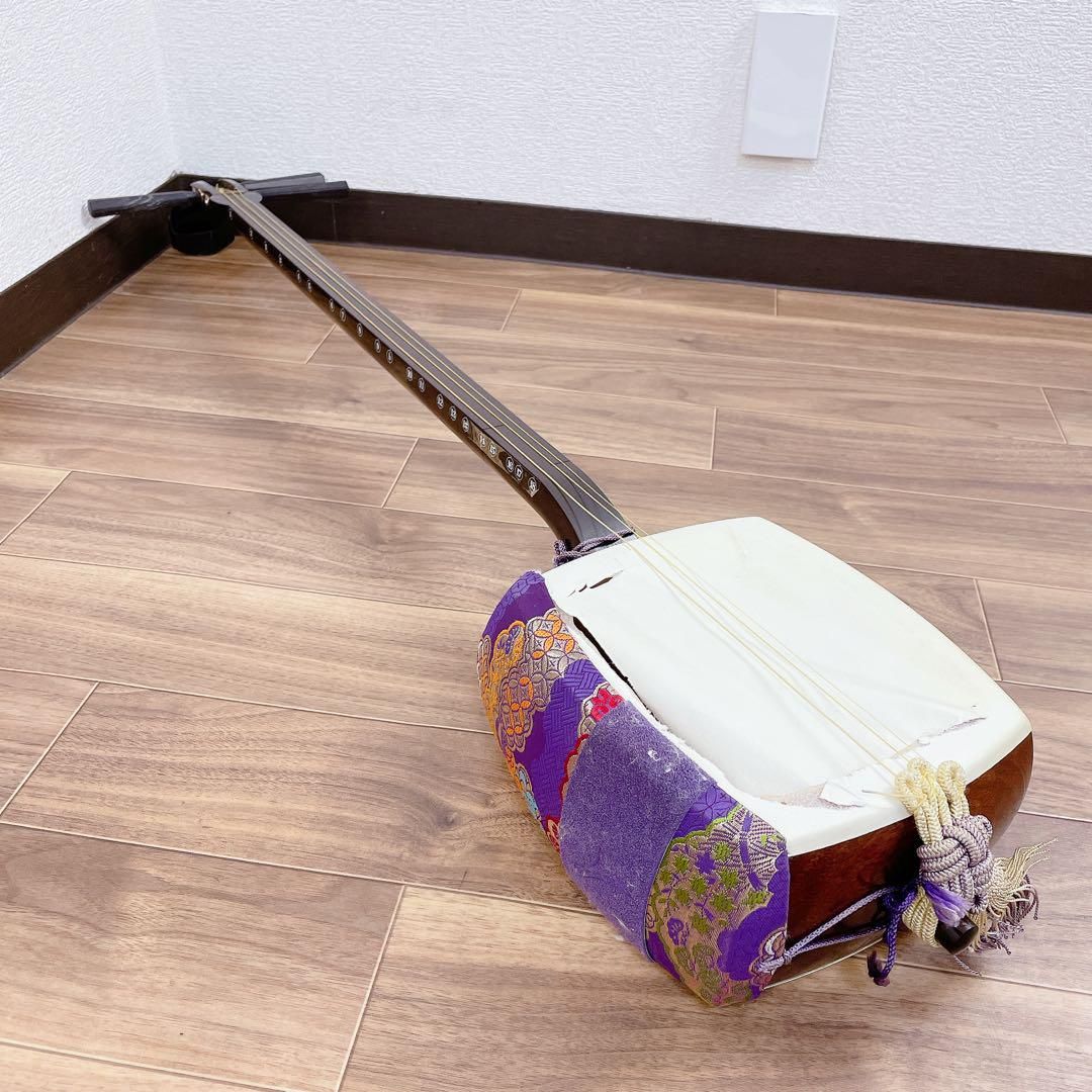 三味線 中棹 紅木 綾杉胴 犬皮 1本溝 和楽器 三味線 中棹 紅木 綾杉胴 犬皮 1本溝 和楽器 - メルカリ