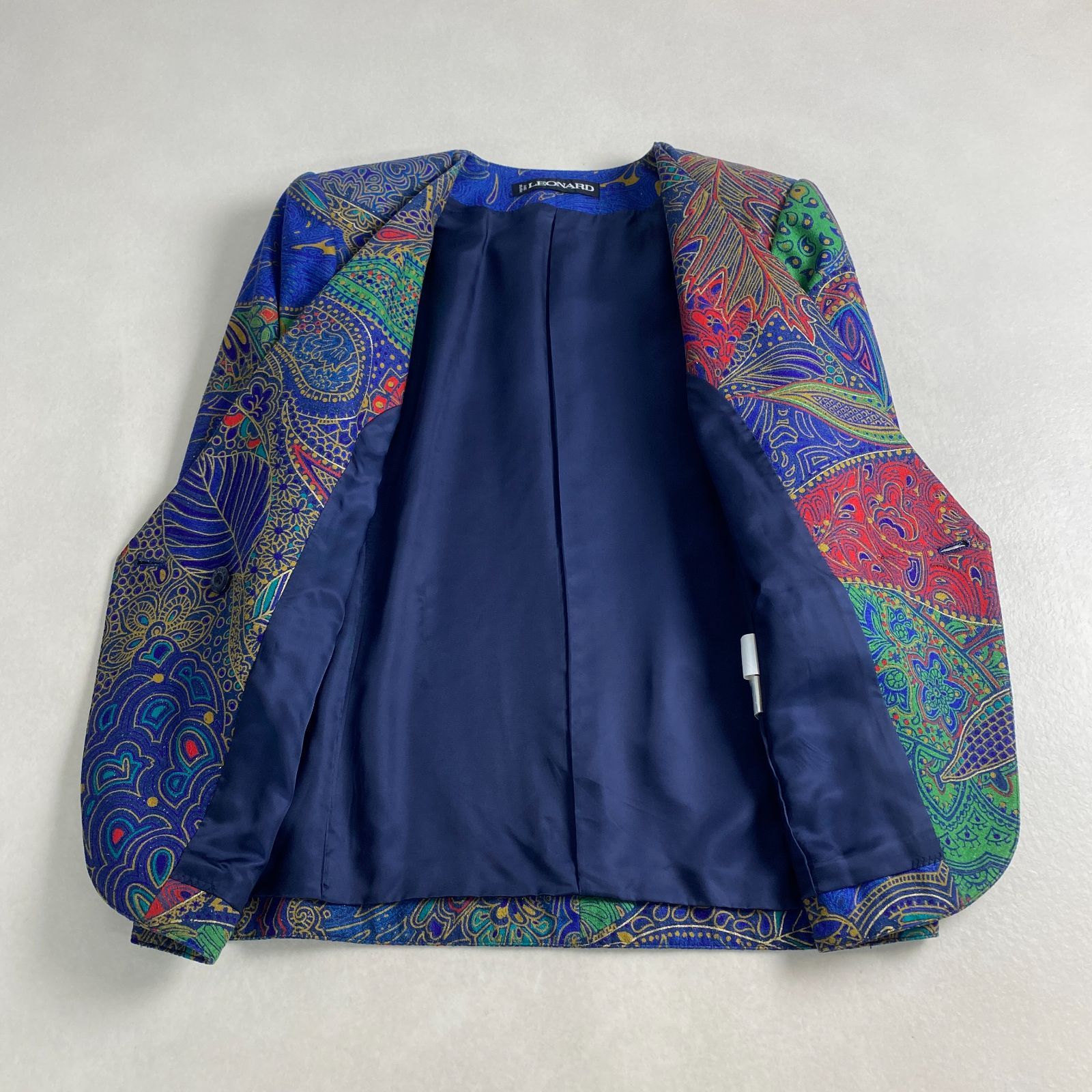 レオナール セットアップ ノーカラー 全面総柄 ペイズリー 鮮やか L