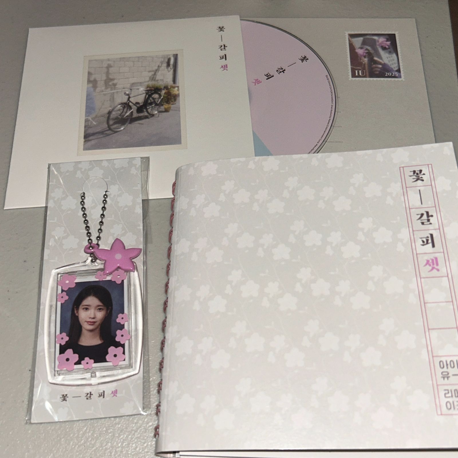 IU(アイユ)直筆サイン「花のしおり3」 IU(アイユ)直筆サイン「花のしおり3」 - メルカリ