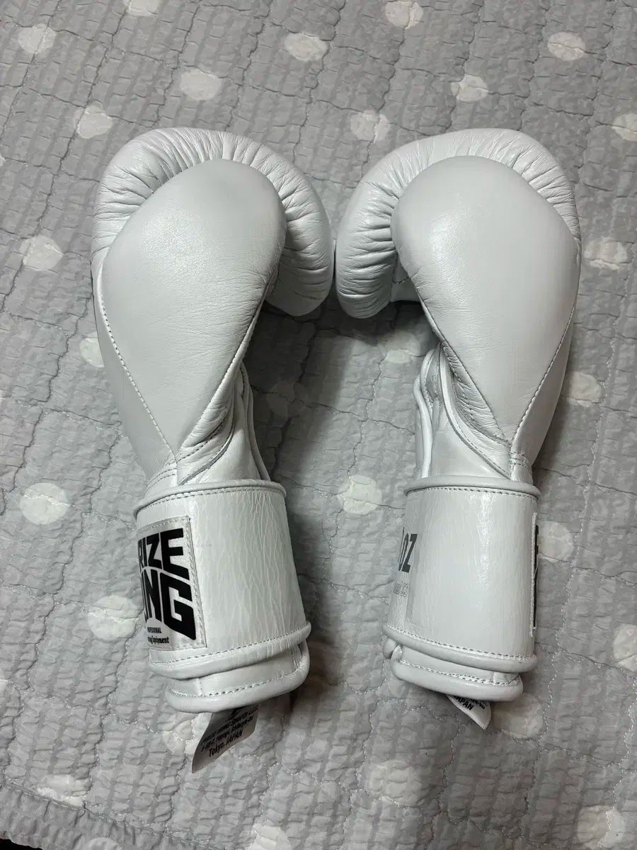 BODYMAKER ボクシンググローブ ホワイト8oz 縮れ プロフェッショナル