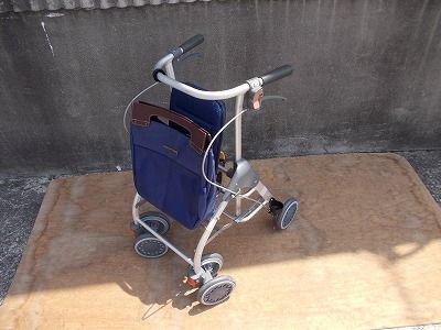 TS-25-0627-08 一部地域を除き送料無料 歩行車 幸和製作所 WAW04