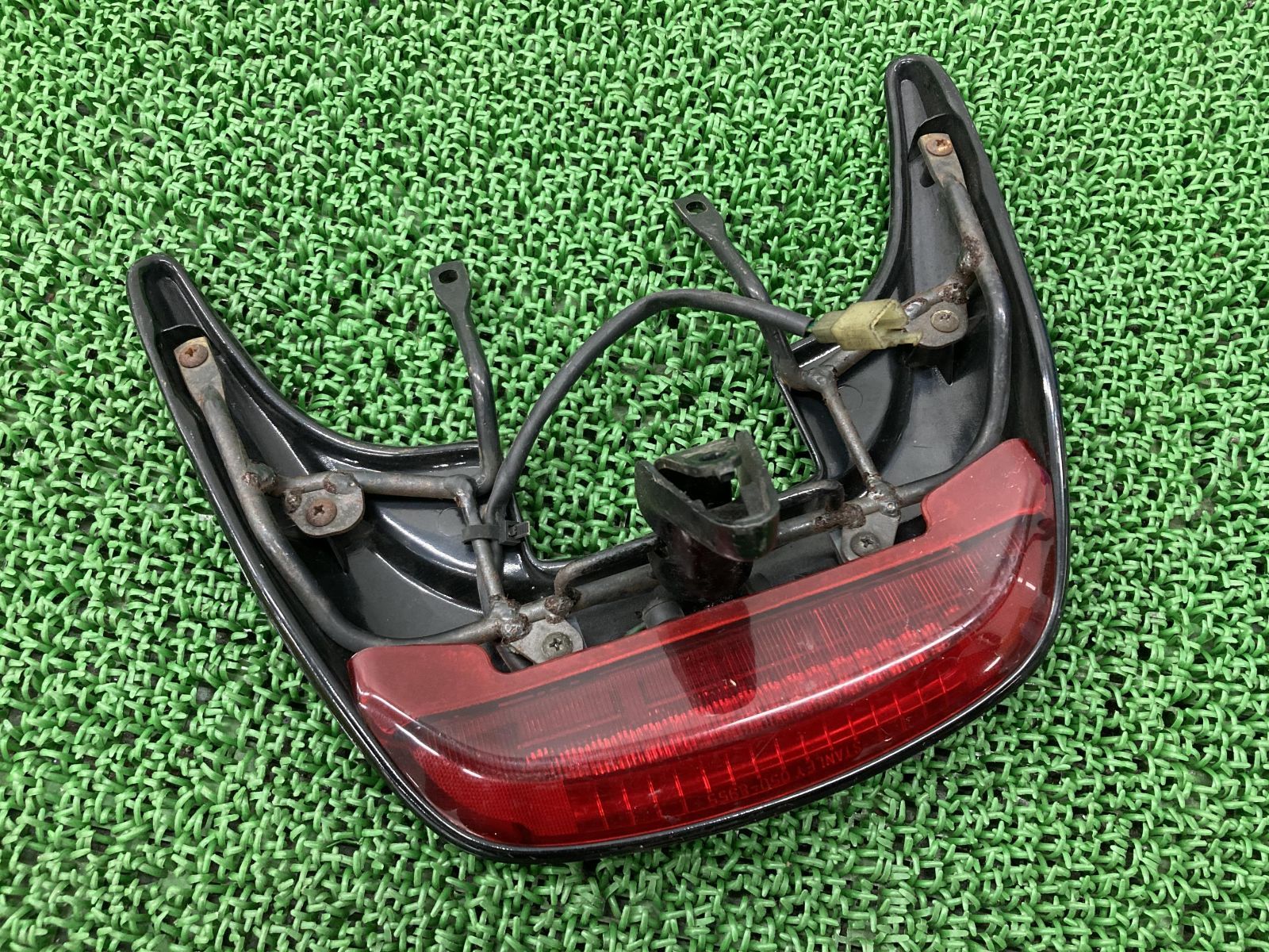 スーパーディオ リアスポイラー 黒 GAH ホンダ 純正 中古 バイク 部品