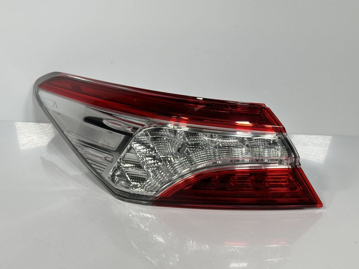 破損なし 低走行 70系 カムリ AXVH70 AXVH75 前期 純正 左テールランプAssy テールライト 外側 LH LED 81560-33690 33-242 管理27181