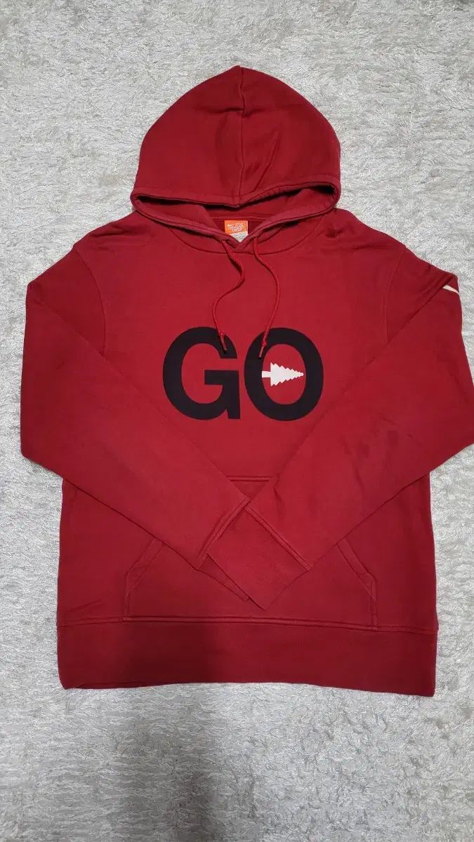 Nike(ナイキ） フード付き ジップアップパーカー e