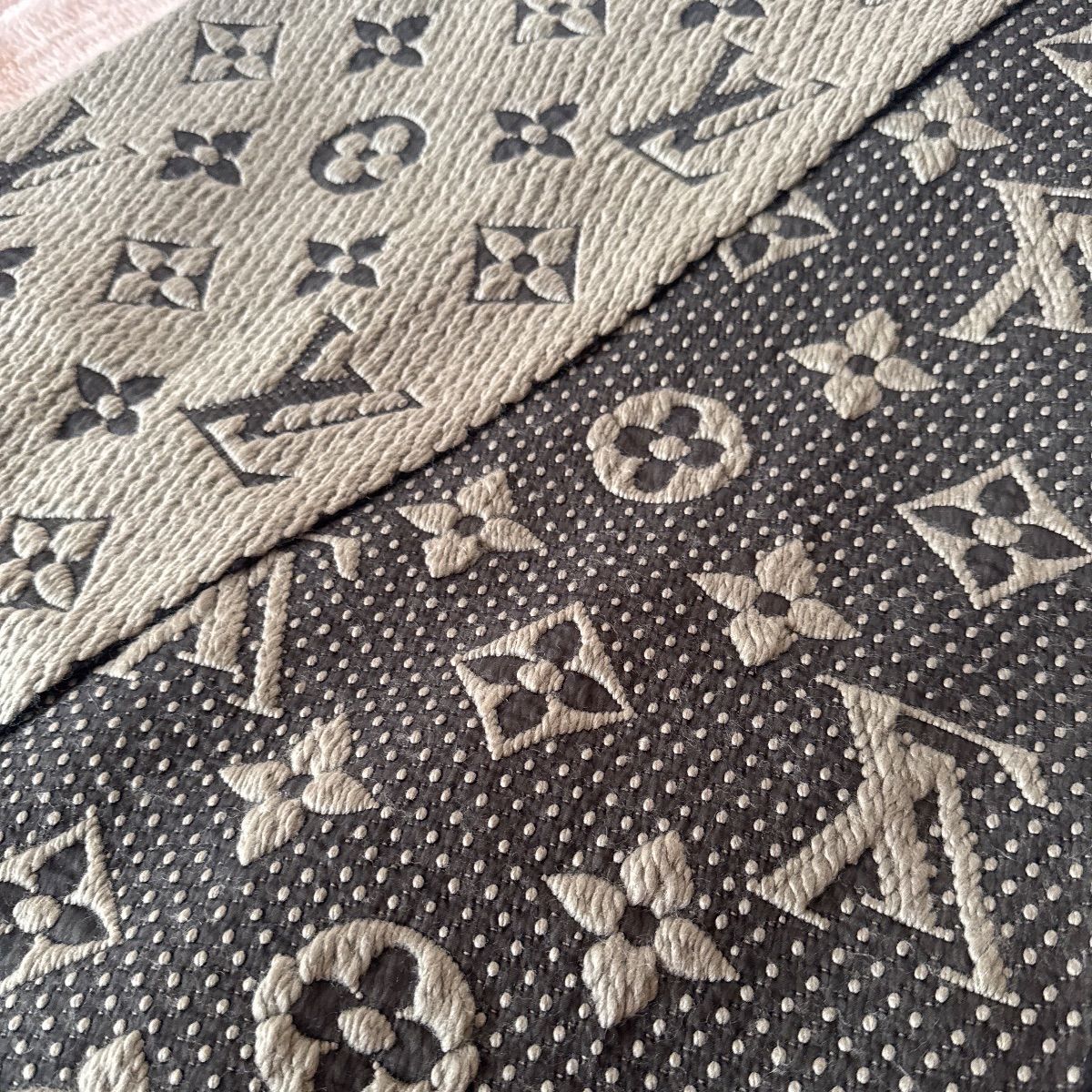 Louis Vuitton　エシャルプ　ロゴマニア　マフラー　ヴェローヌ ルイヴィトン エシャルプ ロゴマニア マフラー ヴェローヌ