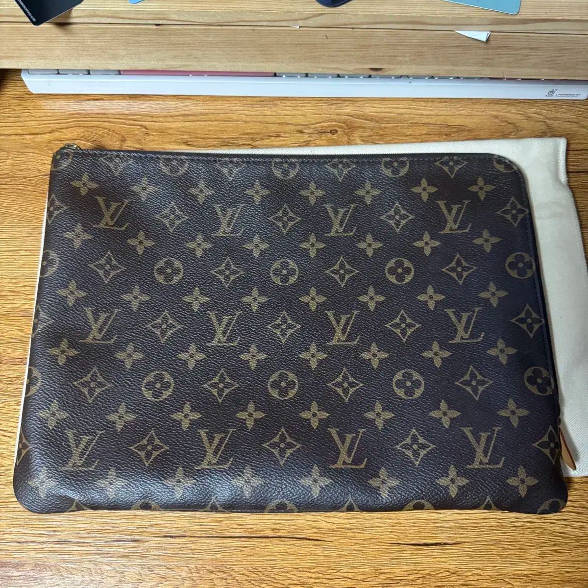 Louis Vuitton ルイヴィトン エテュイ ヴォワヤージュ クラッチ mm