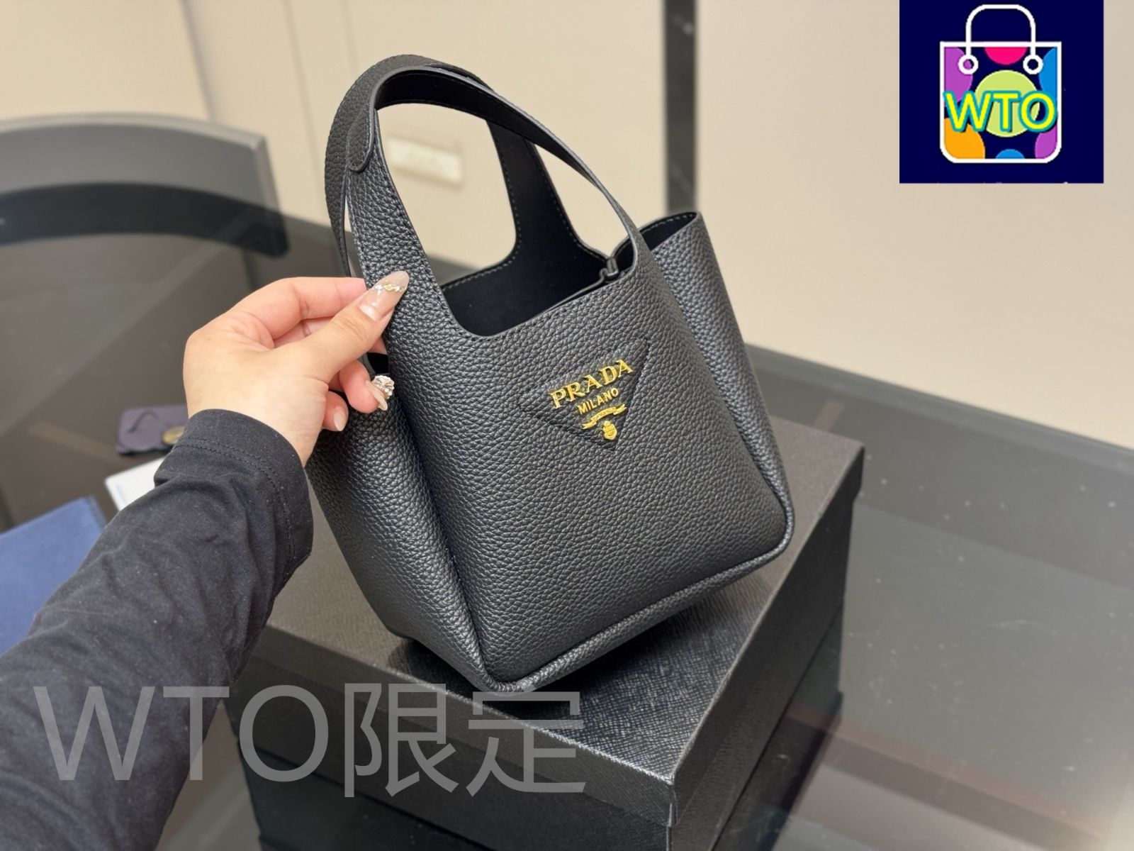 【美品断捨離】PRADA レザー トートバッグ 今日特価】Prada レザー トートバッグ！国内送料無料！限定在庫