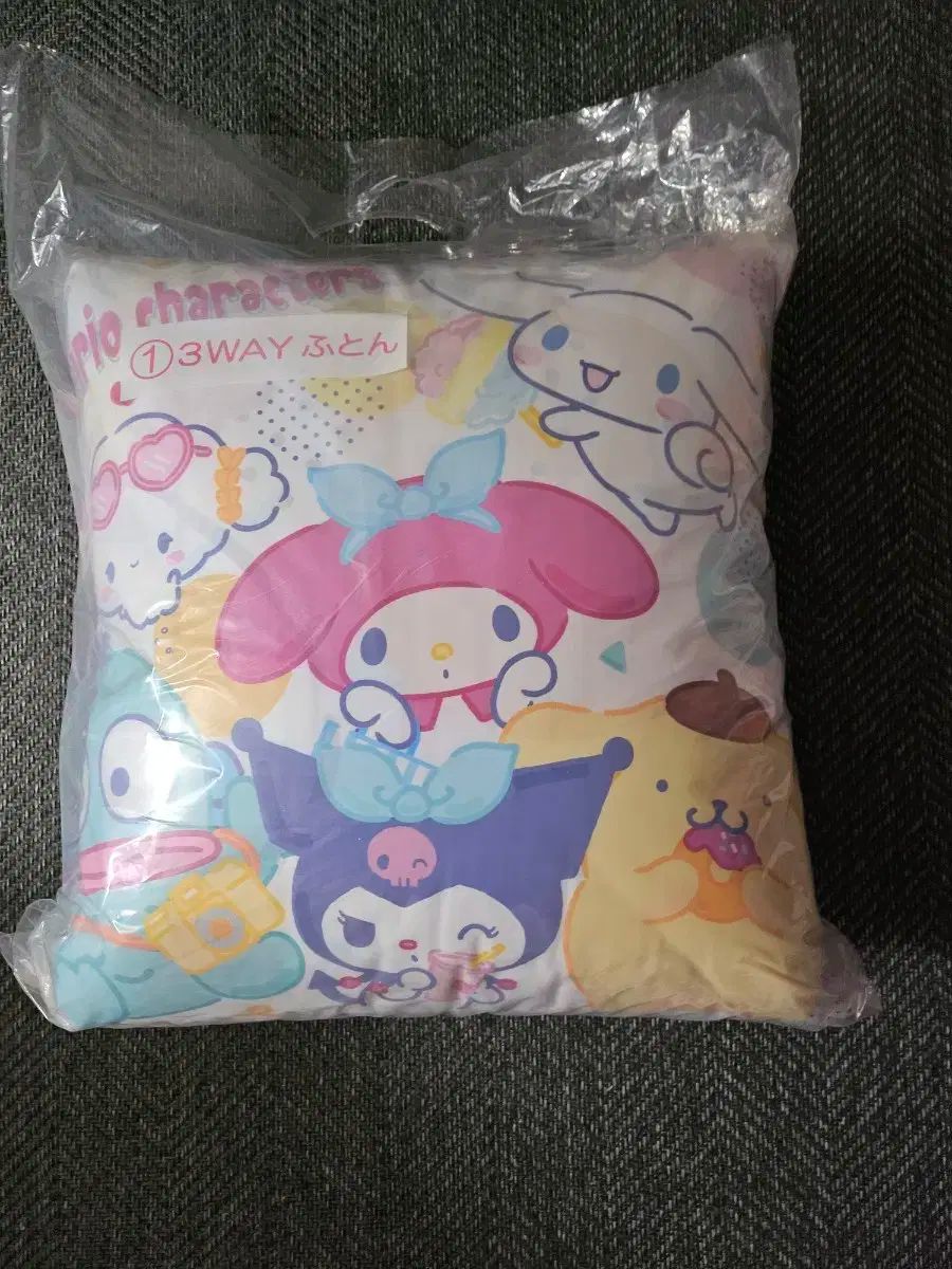 サンリオ 4 月 1 等価性 3way クッション 出品