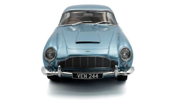 新品 SOLIDO 1/18 アストンマーティン DB5 1964 (ブルー) 完成品ダイ