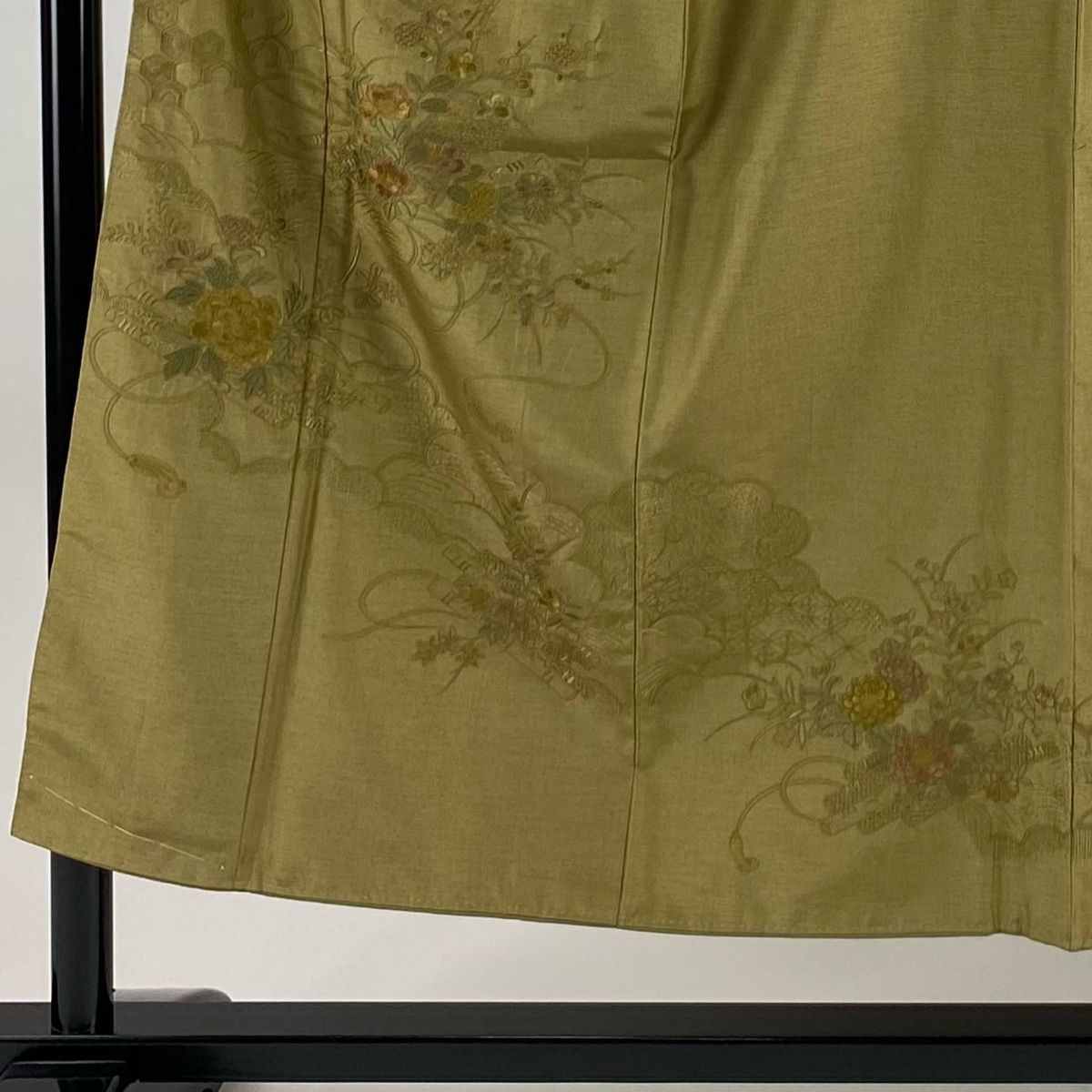 付下げ 身丈150.5cm 裄丈62.5cm S 袷 紬地 花筏 雲文 刺繍 黄土色 正絹 秀品