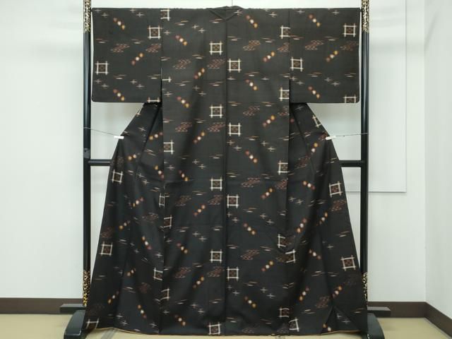 平和屋着物○国指定重要無形文化財 本場久米島紬 手織 飛鳥文 正絹