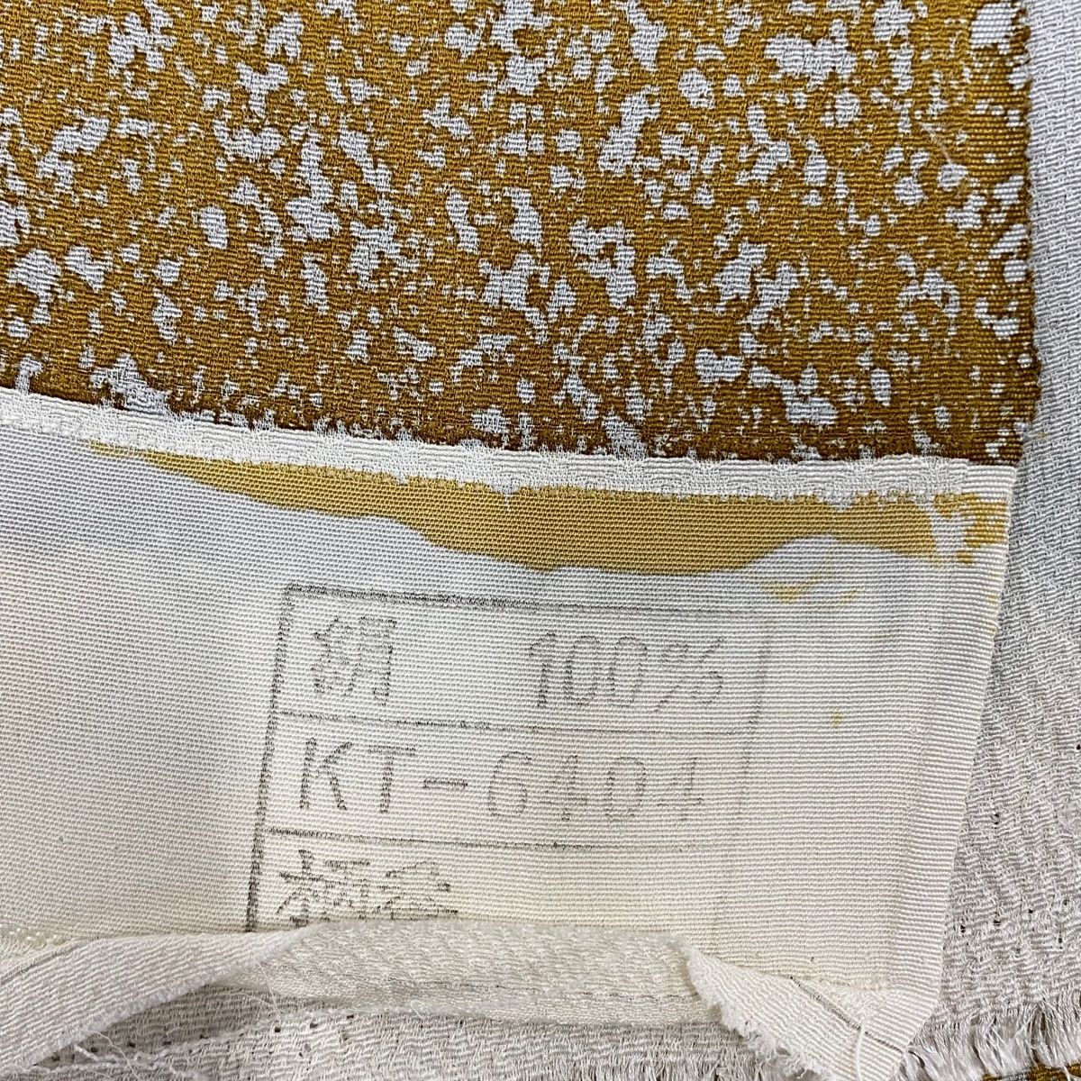 灰色