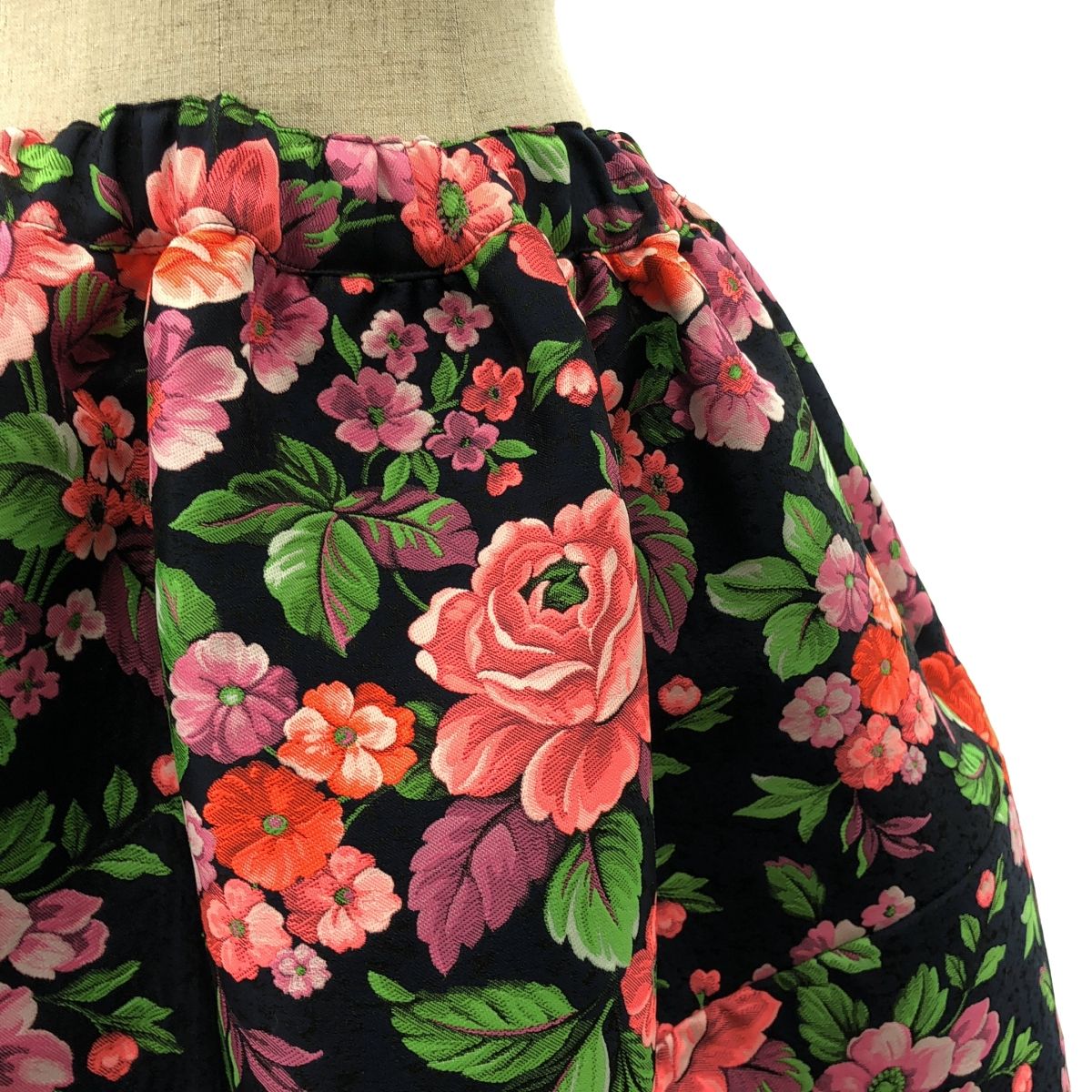 COMME des GARCONS | コムデギャルソン | 2025SS | ポリエステル 総柄 ジャガード フラワー オーバーシルエットドローストリング スカート | M | マルチカラー | レディース
