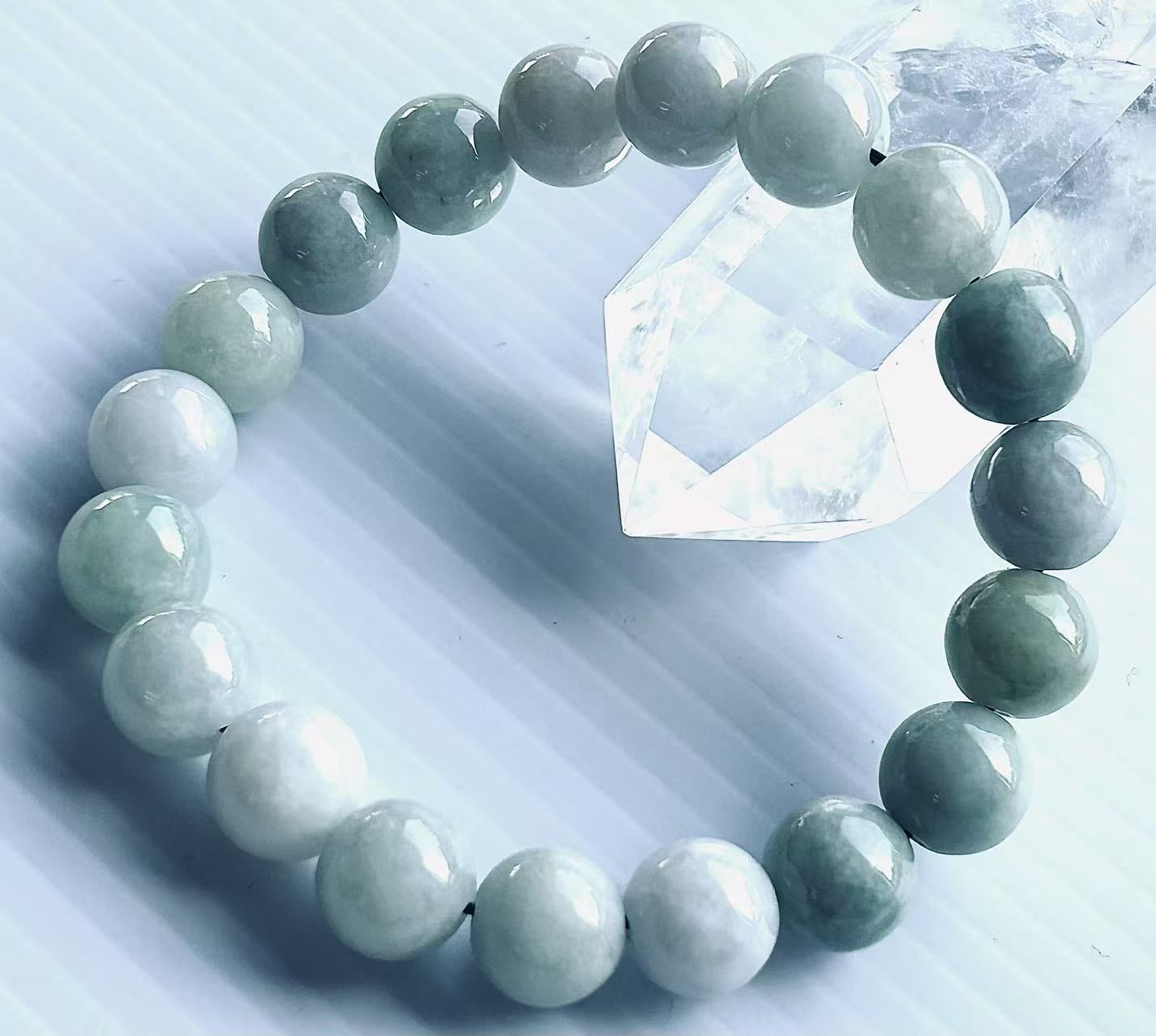 No.724✨天然石✨糸魚川翡翠のブレスレット　約10.5mm 丸玉 晶玉堂天然糸魚川翡翠30Aブレスレット10mm - メルカリ