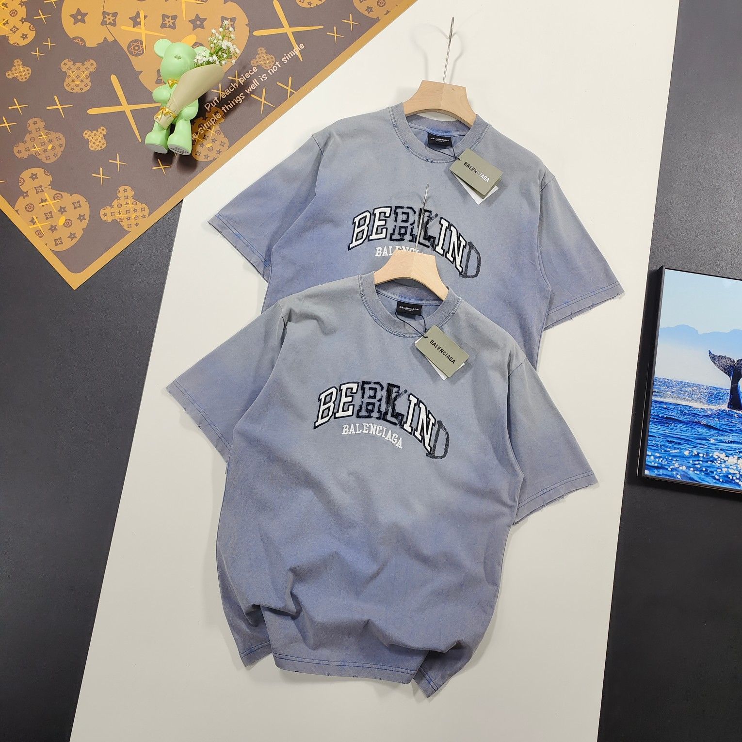 新品 BALENCIAGA バレンシアガ 24SS グラフィティロゴ 歯ブラシ刺繍 短袖Tシャツ グラデーションブルー 男女兼用