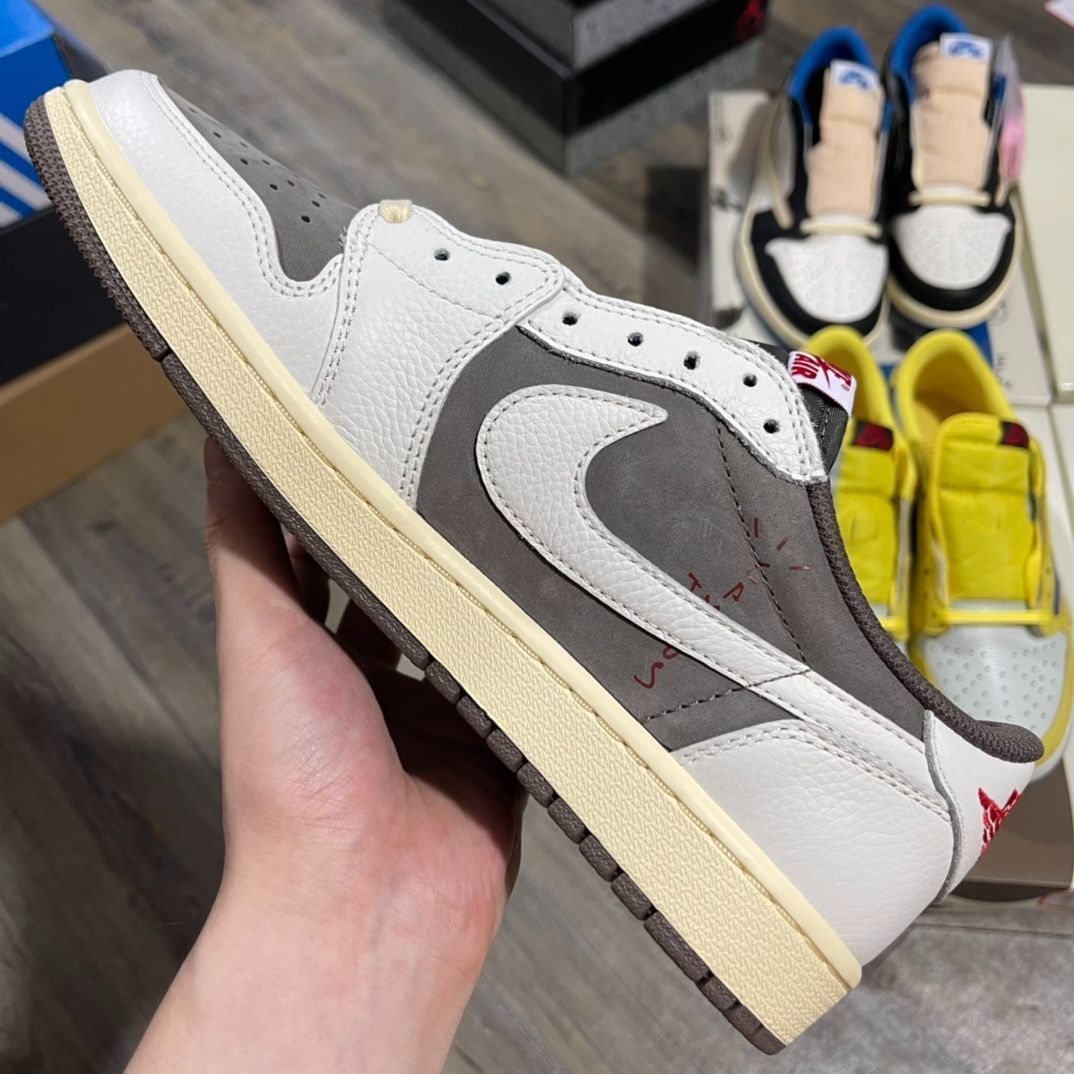 美品　ナイキ　トラビィススコット　NIKE 　リバースモカ　　NIKE 楽天市場】Travis Scott x Nike Air Jordan 1 Low Reverse Mocha