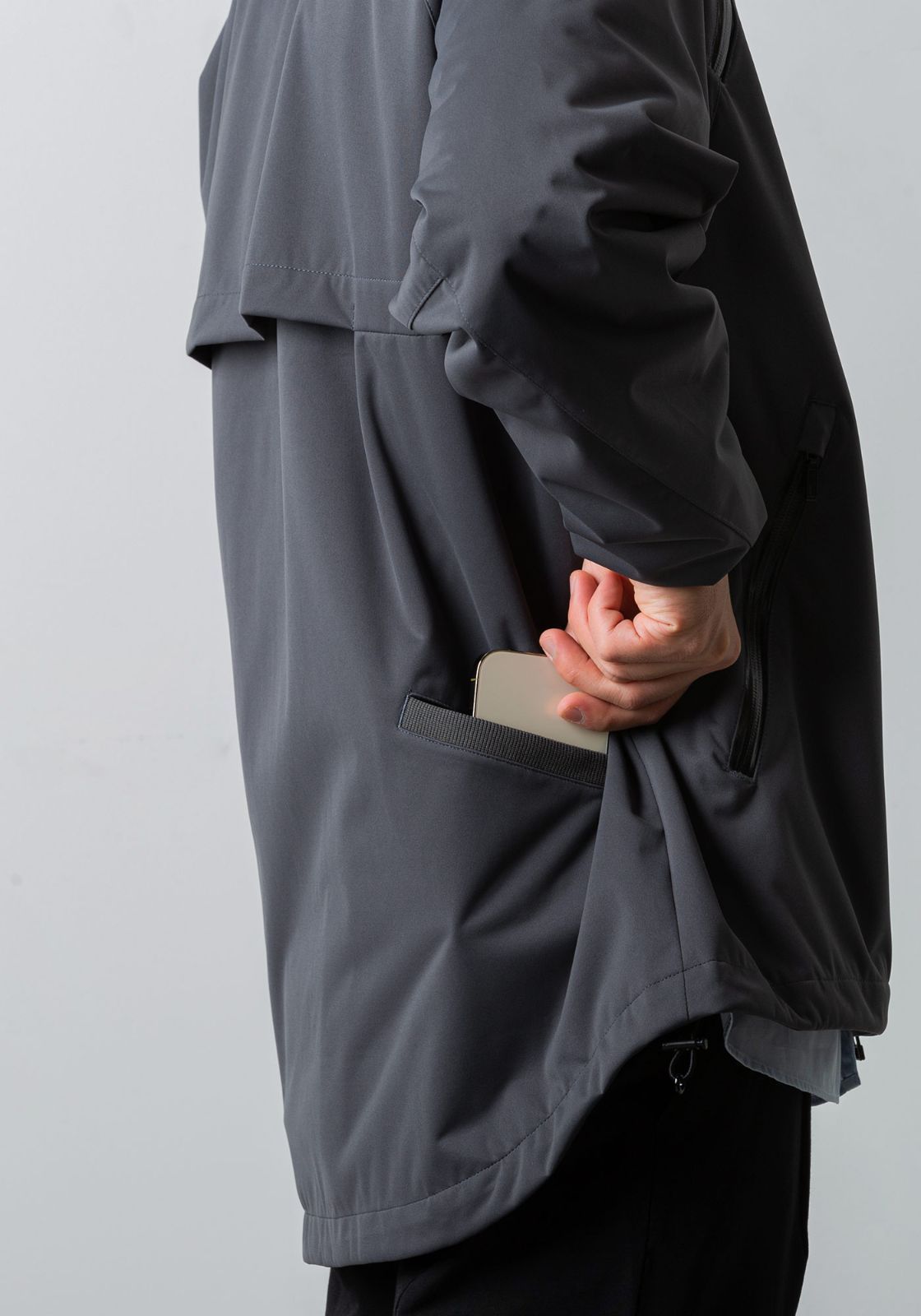 ナリフリ 3レイヤーウィンドブレーカー