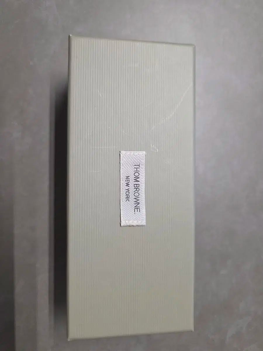 THOM BROWN トムブラウン TB ー 908 49 サイズ 販売