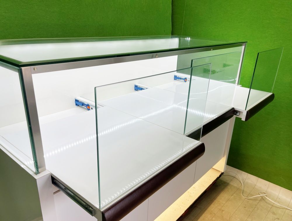 時計店より (美品！) 光沢ホワイトウッドのショーケース SEIKO電飾 LED