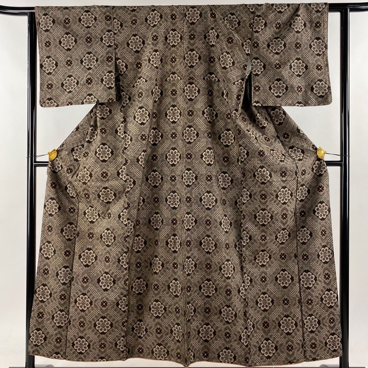 紬 身丈154cm 裄丈62cm S 袷 花 菱 焦茶色 正絹 名品