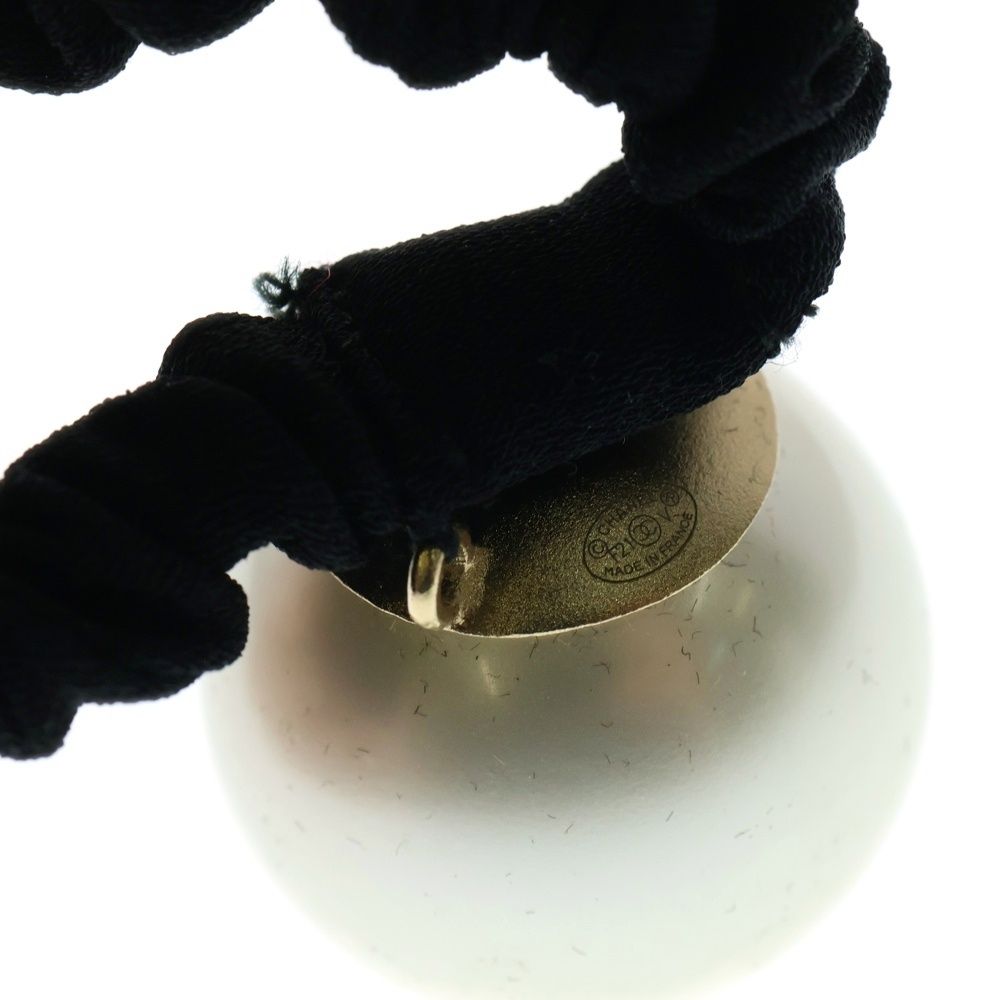 CHANEL シャネル ココマーク ロゴプレート フェイクパール ヘアゴム ホワイト ブラック F 21 V