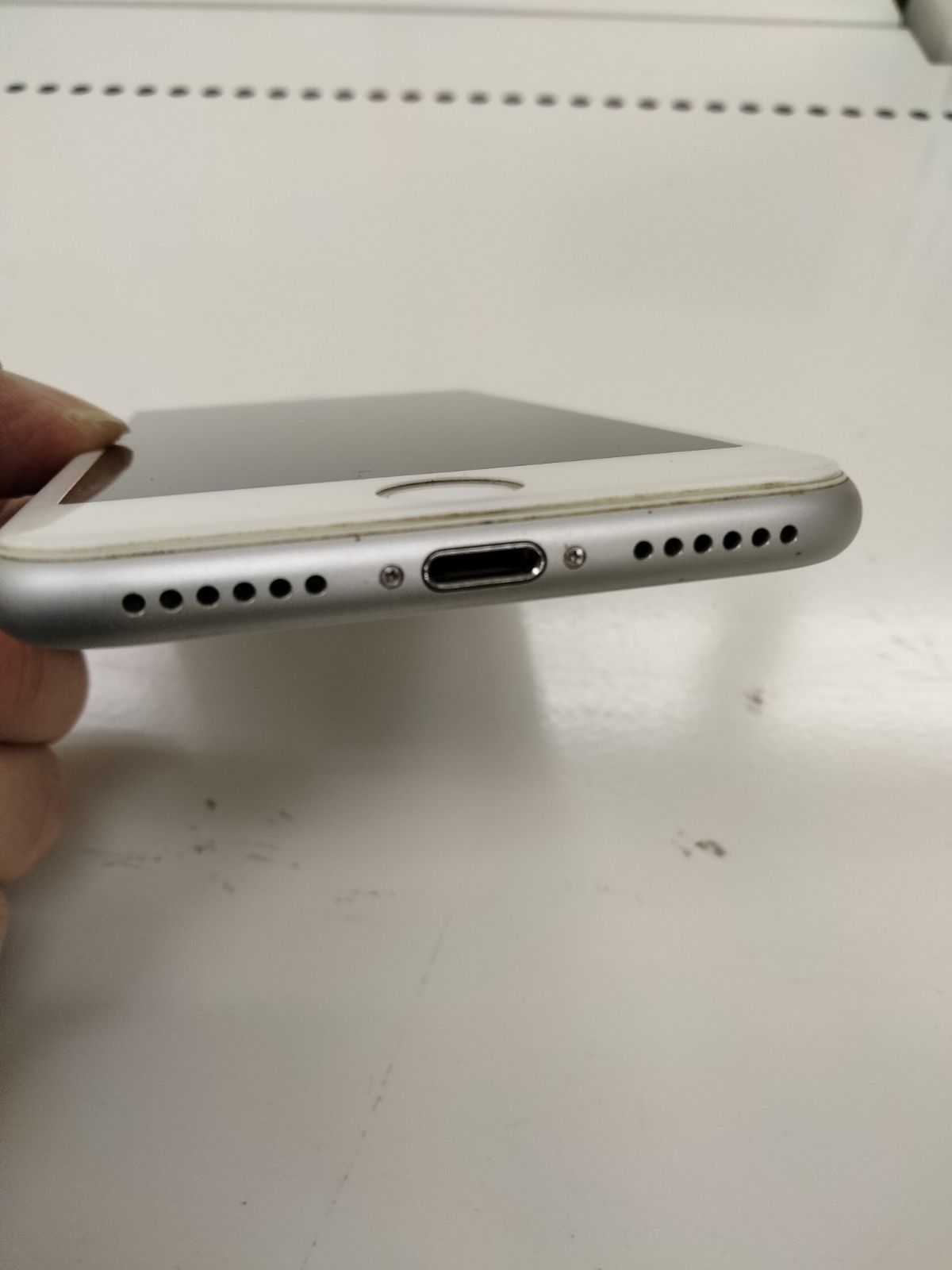 売れ筋 【SIMロック解除済み】iPhone8 64GB アイフォン