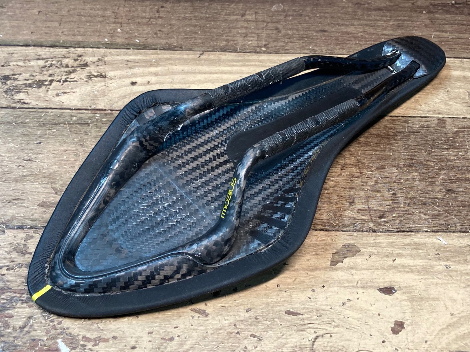 IJ650 フィジーク Fizik アリオネ Arione 00 カーボン サドル カーボン