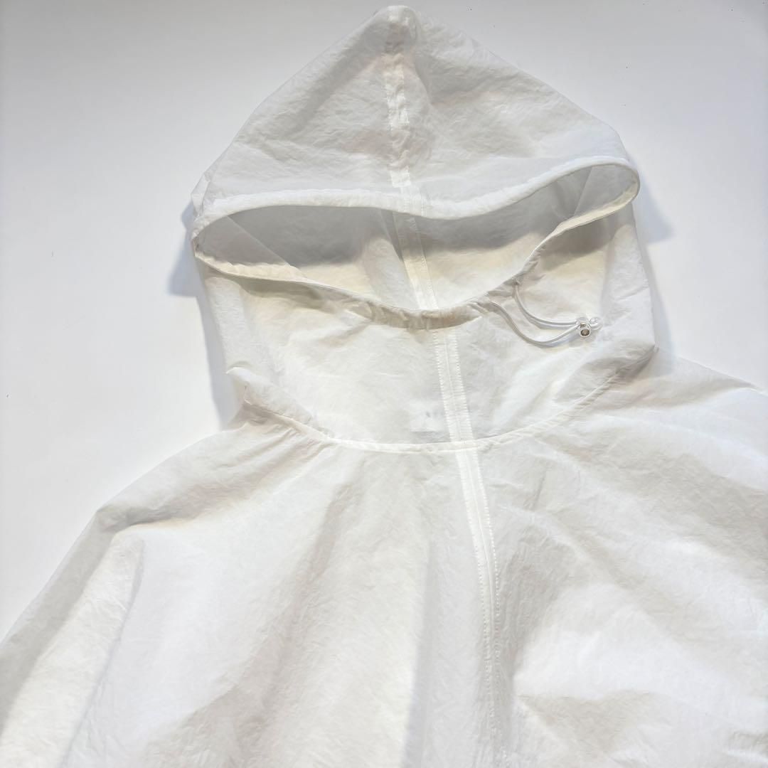 STUMBLY スタンブリー ポンチョ シアー フード ナイロン パーカー ギャザー ゆったり オーバーサイズ ホワイト モード